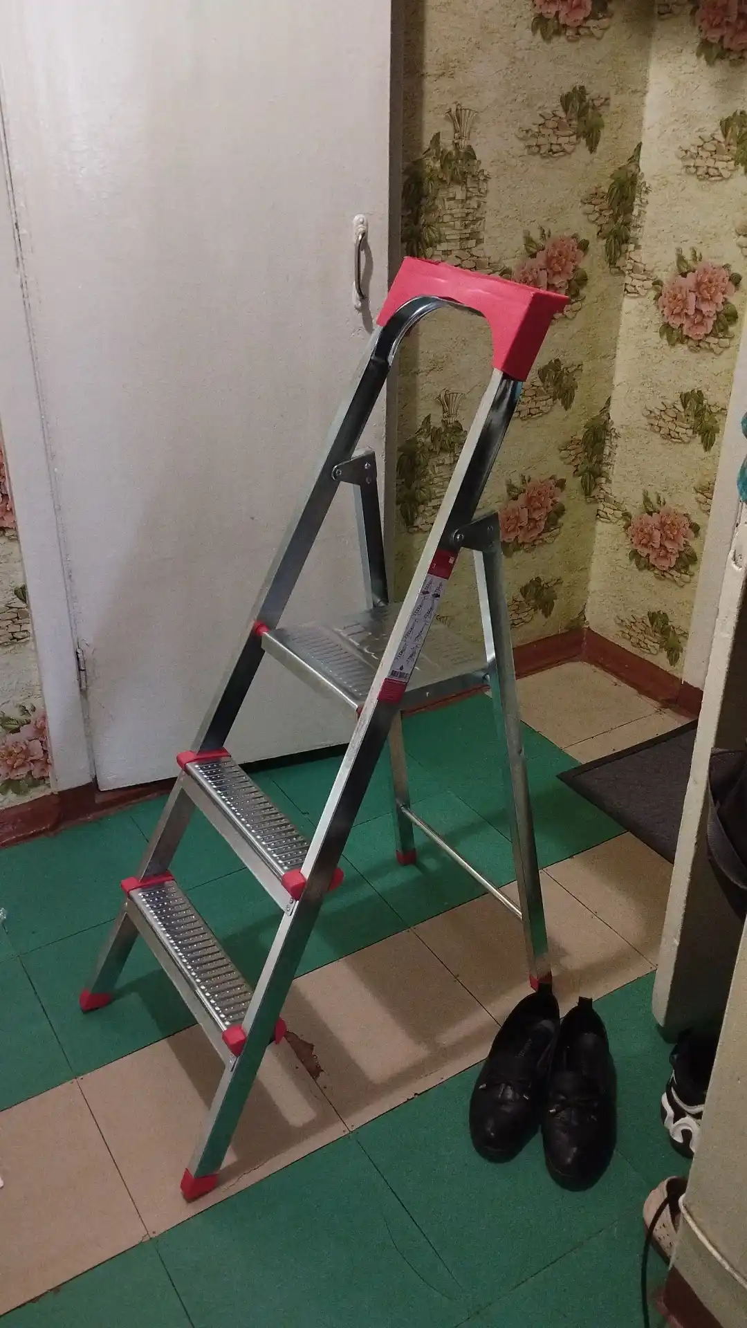 Narvon po'latdan Perilla UFUK, 3 pog'onali zinapoya, bo'yi 68 sm
