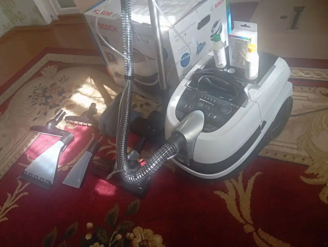 Моющий пылесос Bosch BWD421PRO