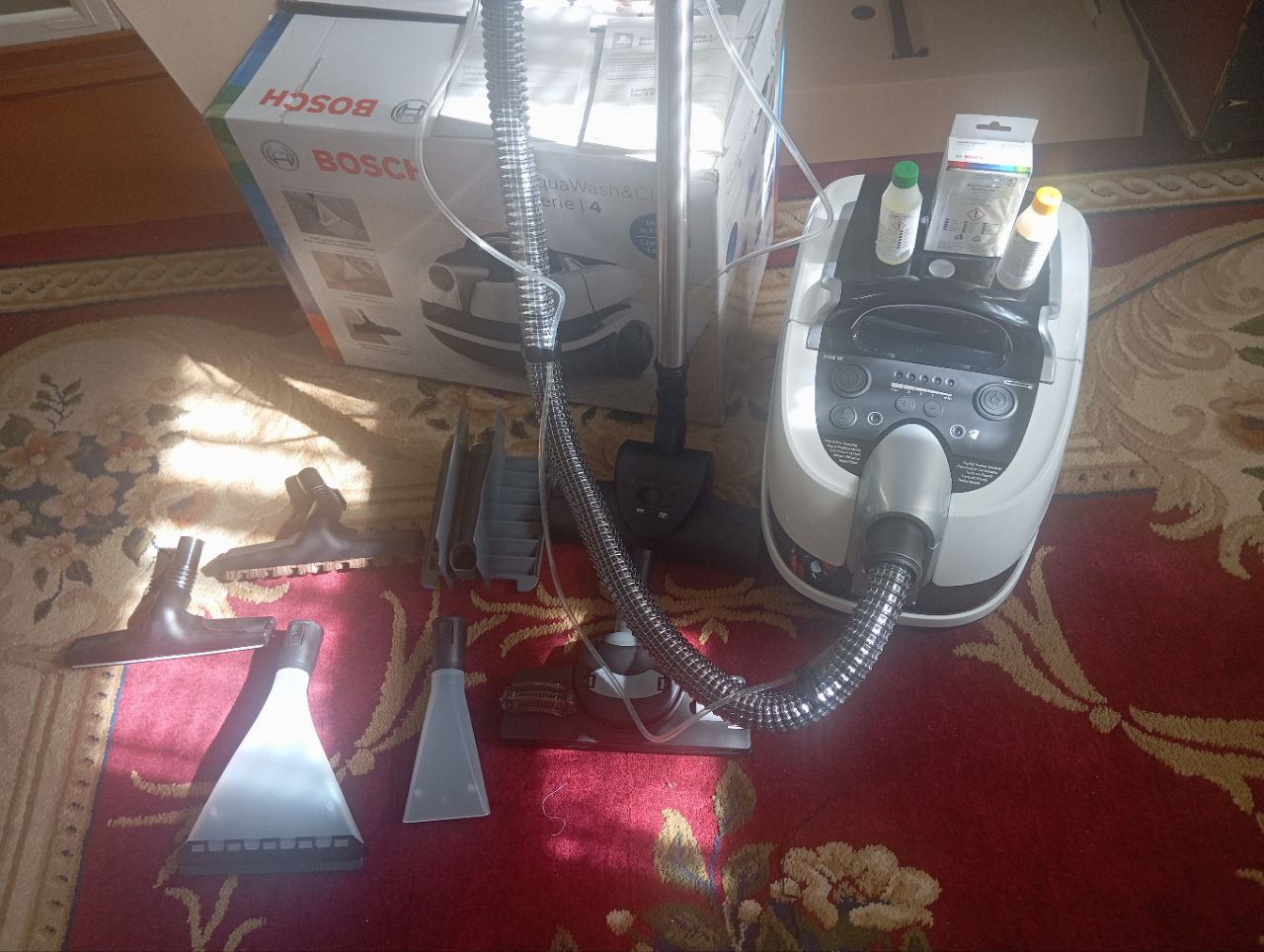 Моющий пылесос Bosch BWD421PRO