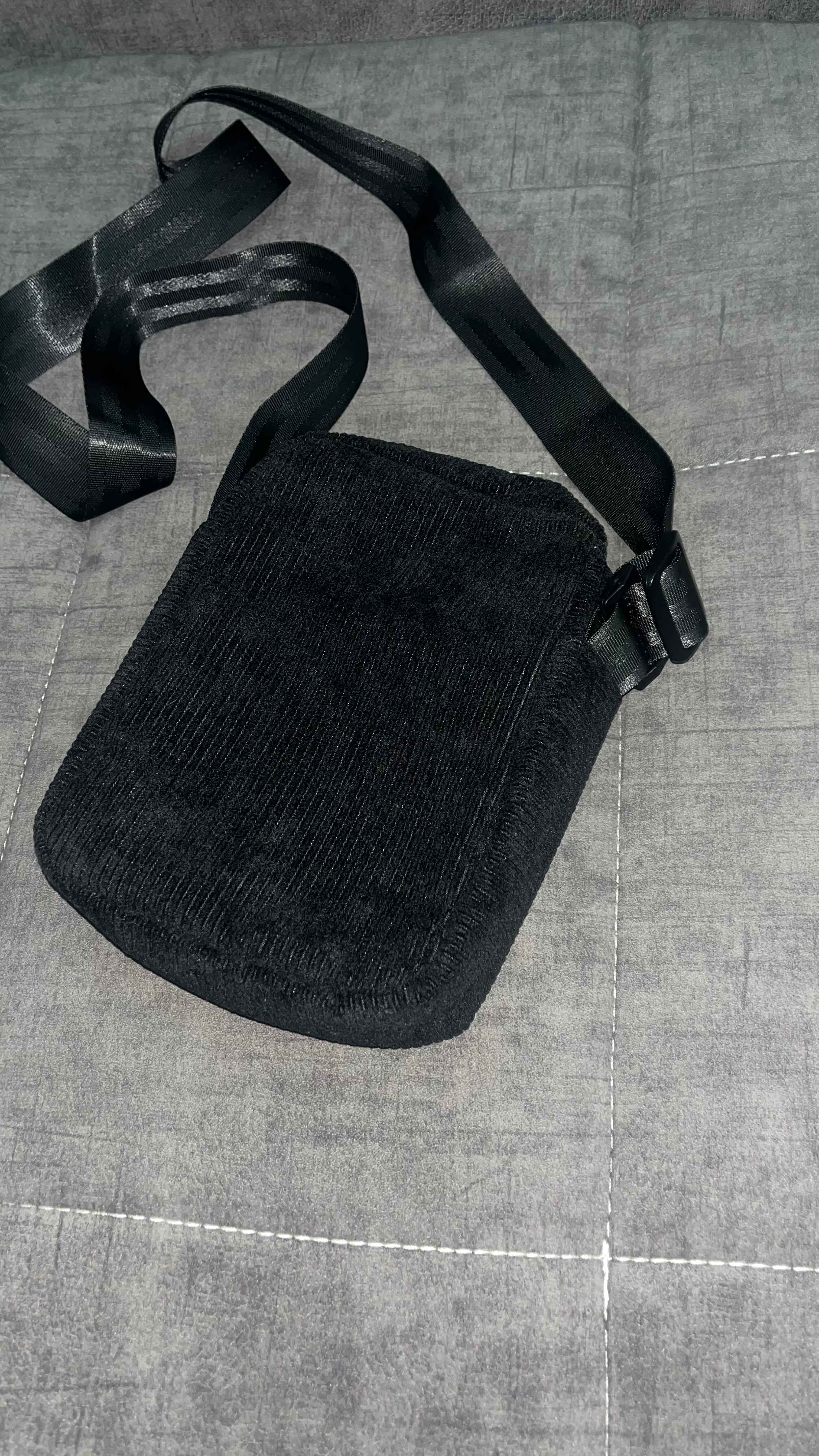Сумка Carhartt Wip, через плечо, универсальная, унисекс, вельветовая, на ремне