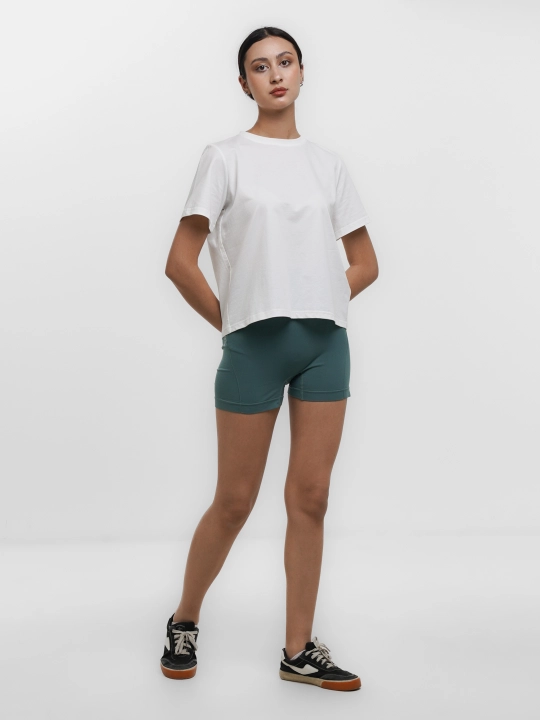 Ayollar sport shortiklari, yuqori posadkada