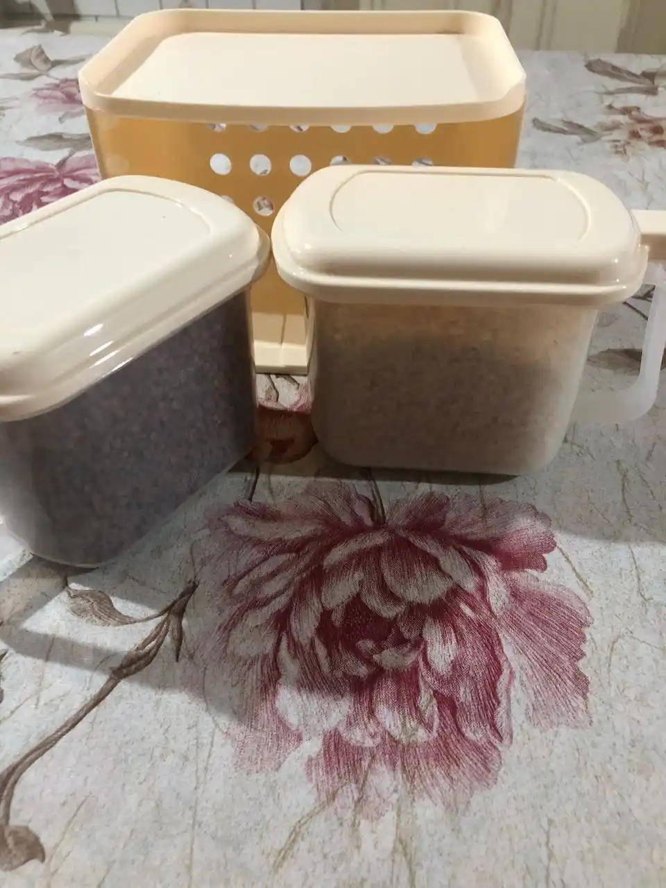 Контейнер для сыпучих и специй продуктов, с двумя 0,7 объемными контейнерами и подставкой