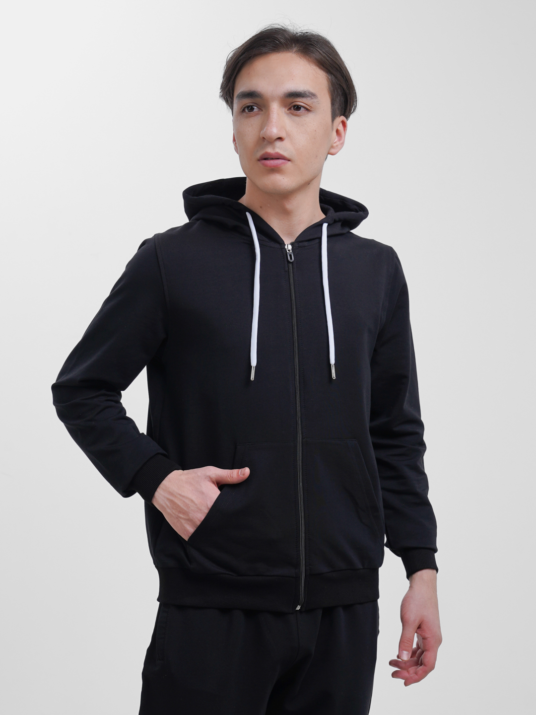 Qorongi taytlarda kiyinish va jinsiy aloqa qilish video Jinsiy metro