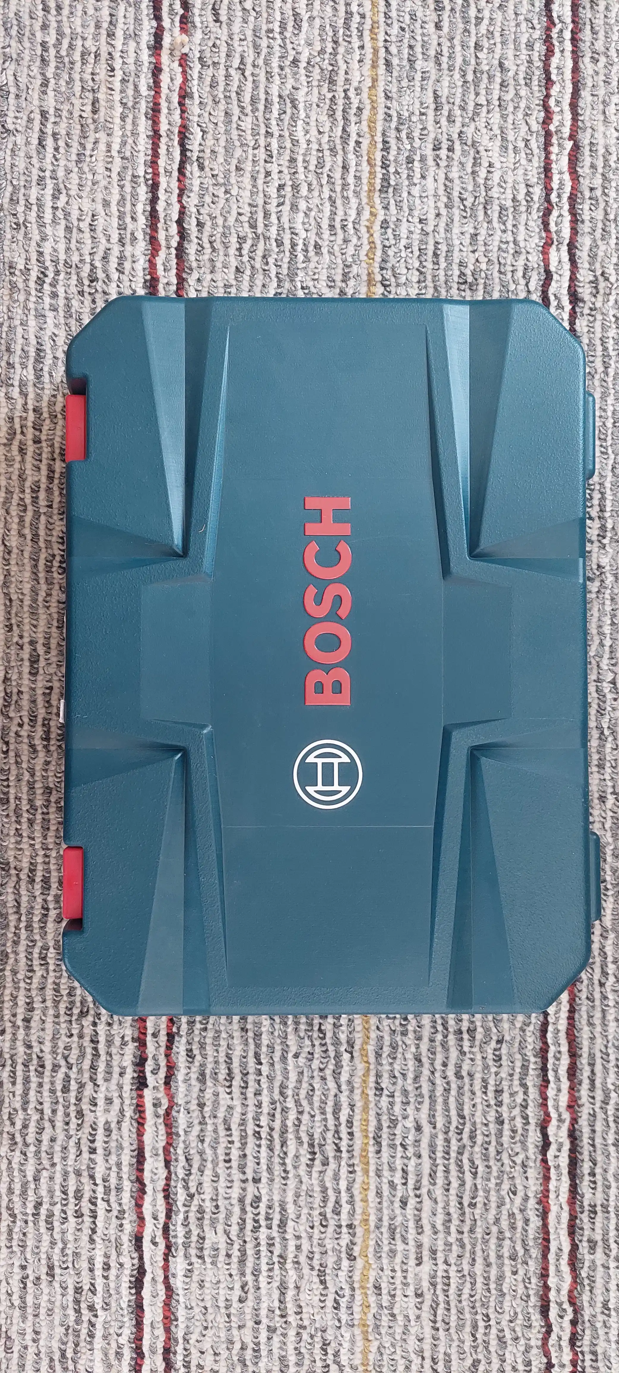 Universal asboblar to'plami Bosch 108 dona uy va avtomobil uchun kerakli narsalar