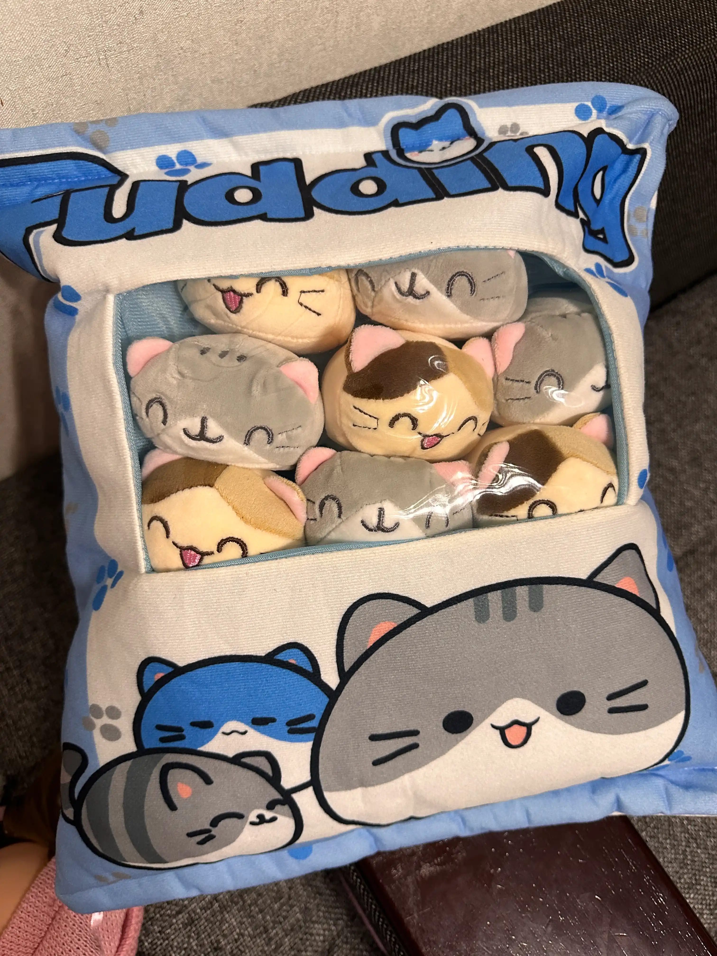Мягкая игрушка подушка, с вынимаемыми мини-игрушками внутри