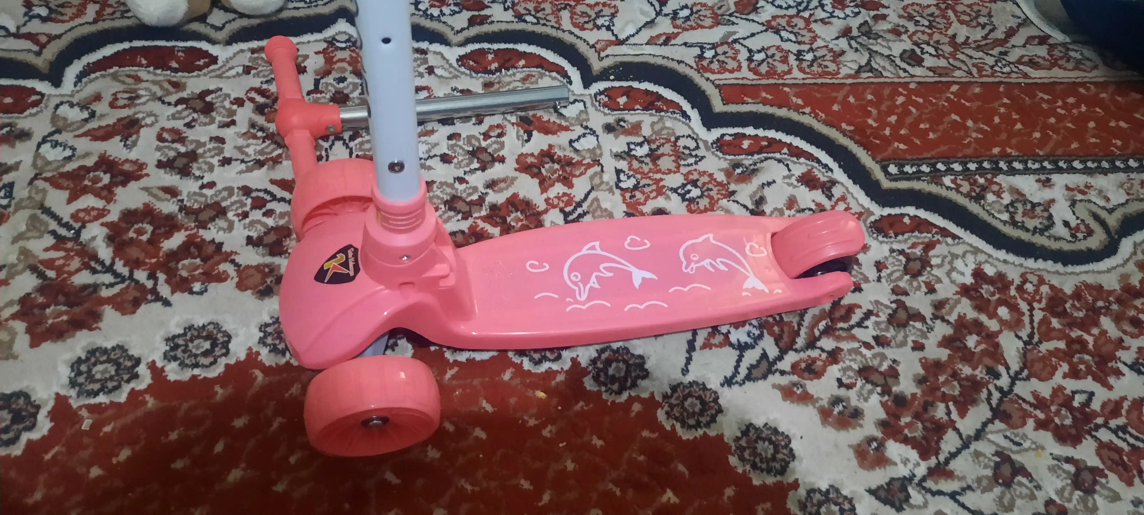 Yig'ma samokat, yoritgich va musiqiy hamrohlik bilan, bolalar uchun