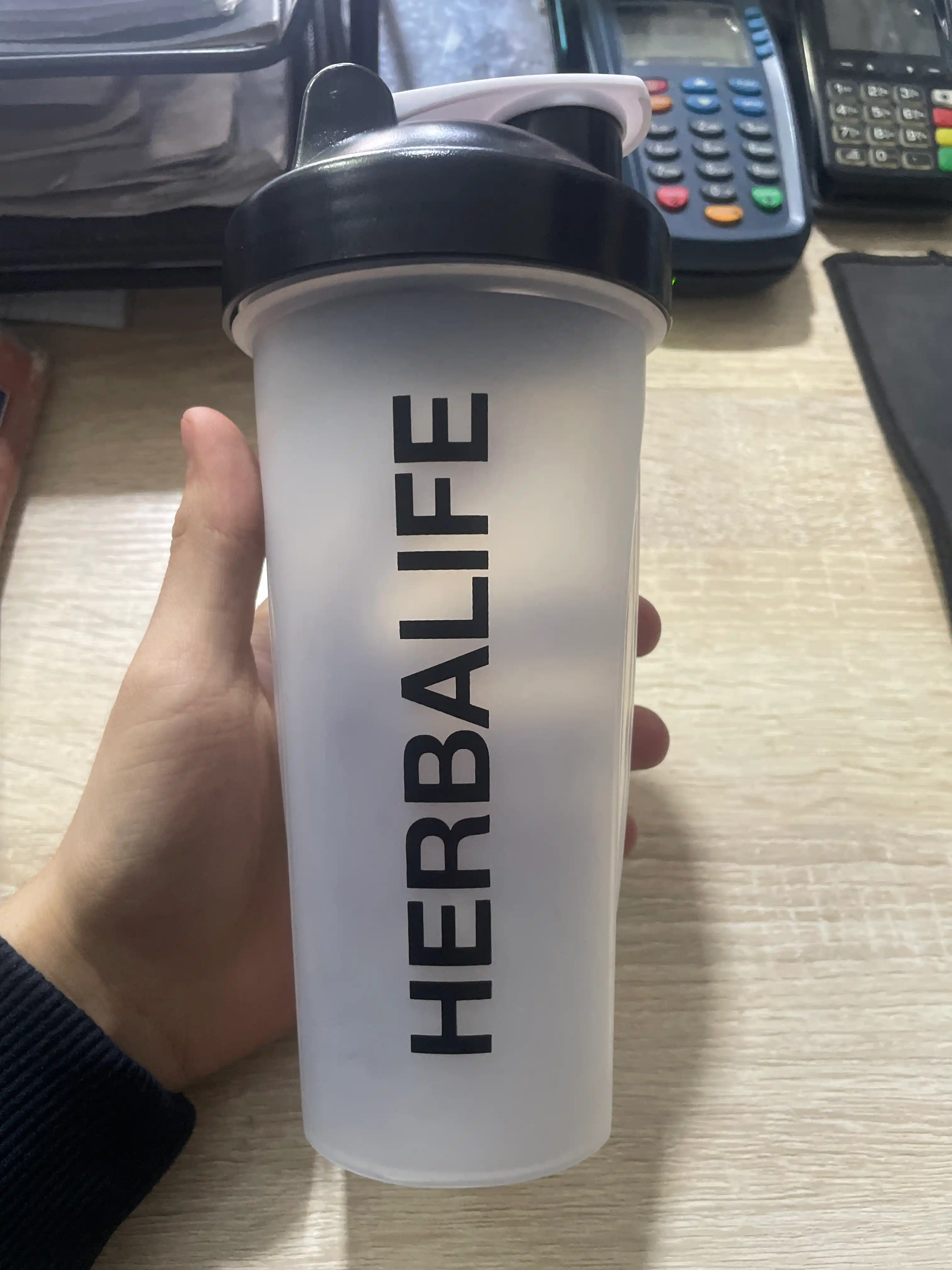 Sheyker "Herbalife Gym", sport butilkasi, aralashtiruvchi spirali bilan, 700 ml