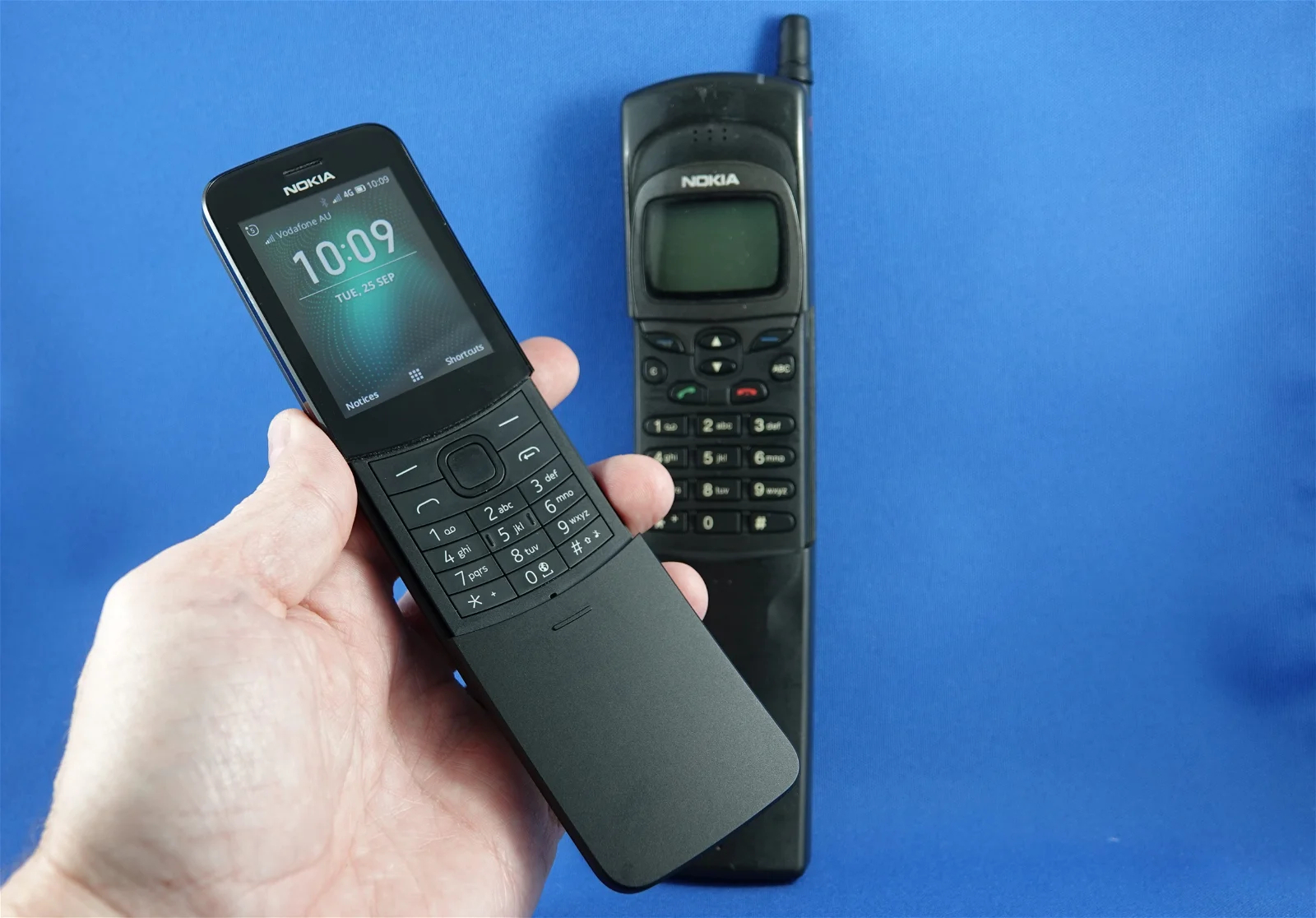 Кнопочный телефон Nokia 8110 NEW Banan Слайдер Dual-SIM GSM купить по  низким ценам в интернет-магазине Uzum (992257)