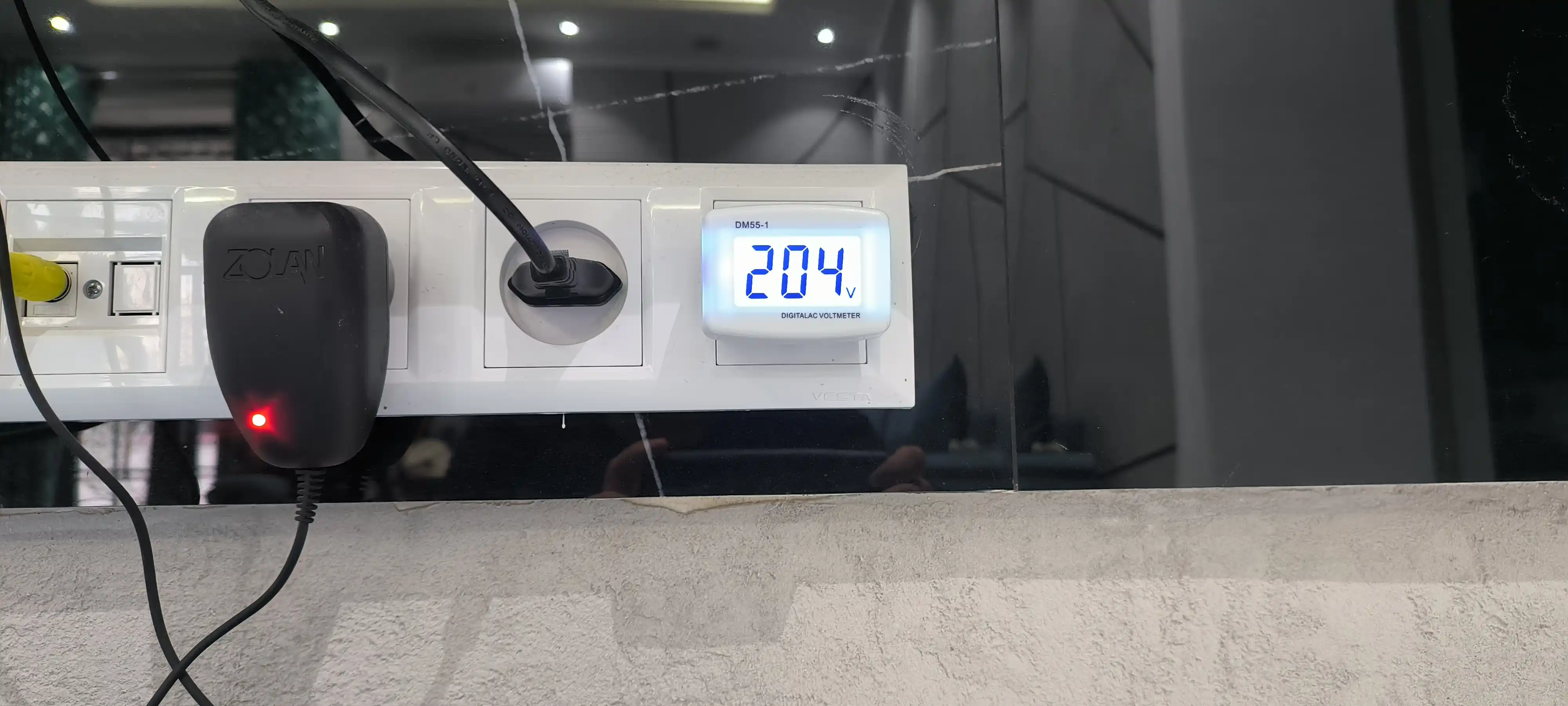 Raqamli o'zgaruvchan kuchlanish voltmetri DM55-1, maishiy tarmoq uchun 220-230V