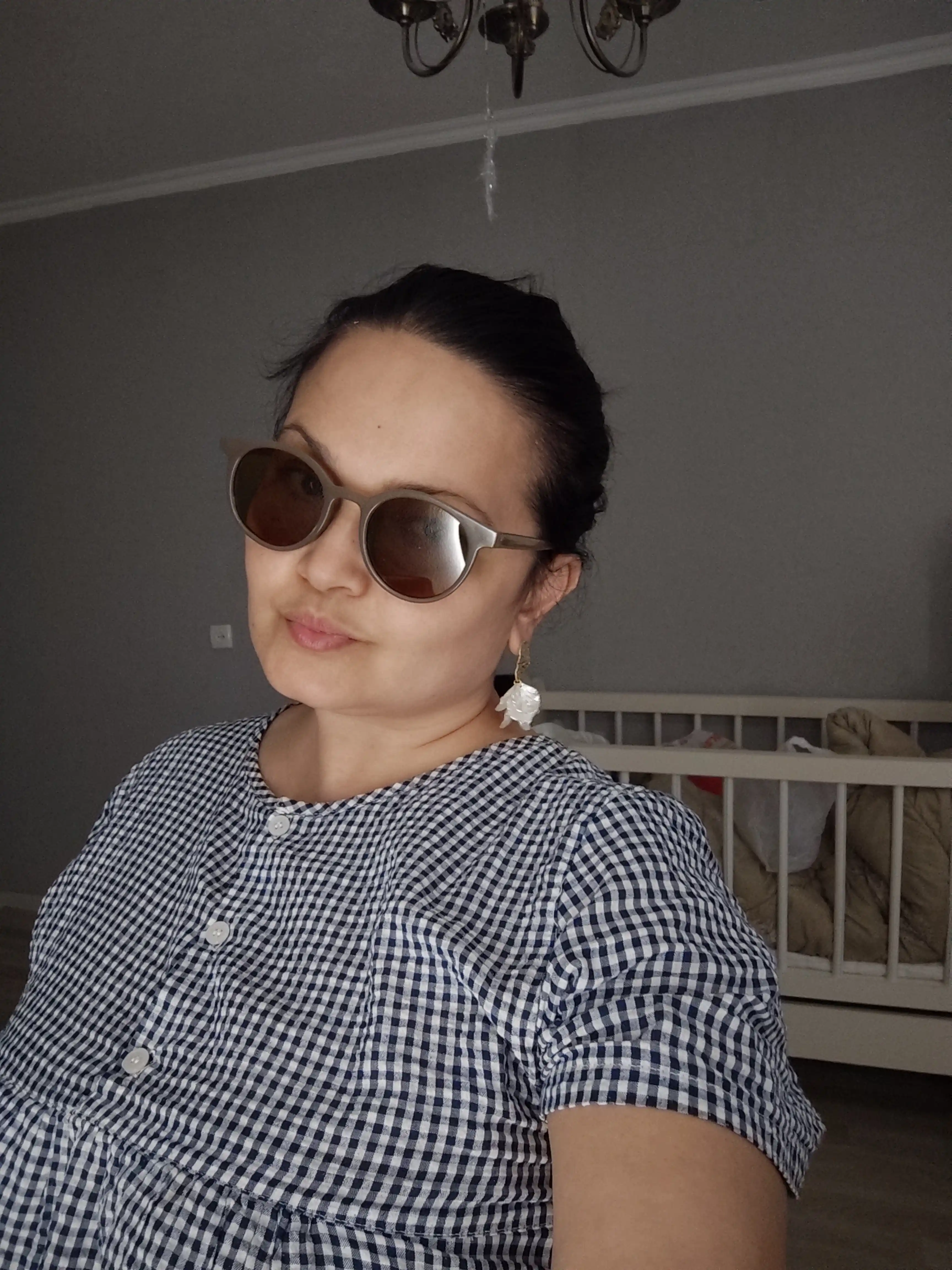 Quyoshdan himoya ko'zoynaklari, yumaloq, retro uslubi, qorong'u linzalar