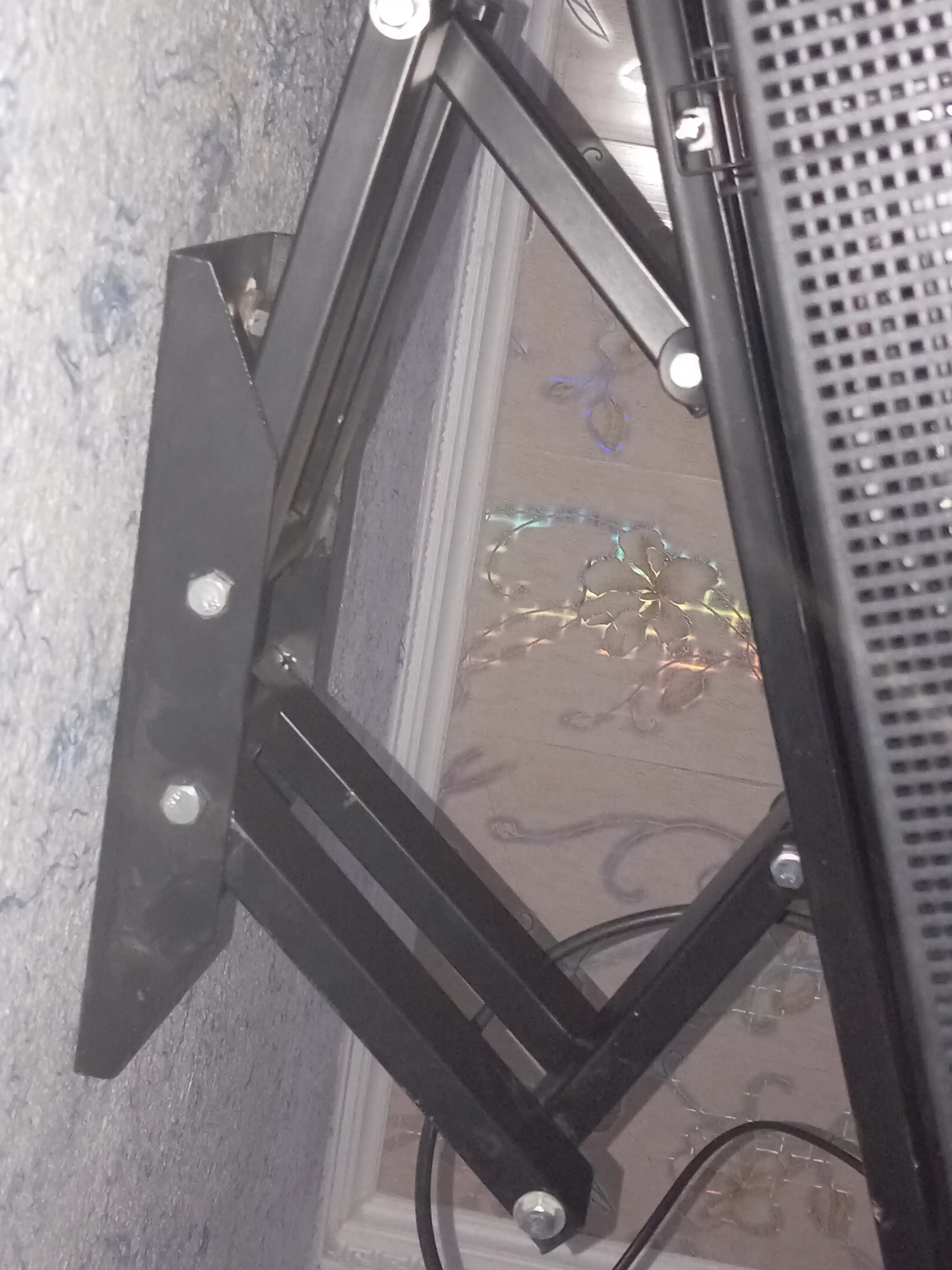 ZENO P-500, 32-70 dyuymli kronshteyn, televizor va monitor uchun taglik