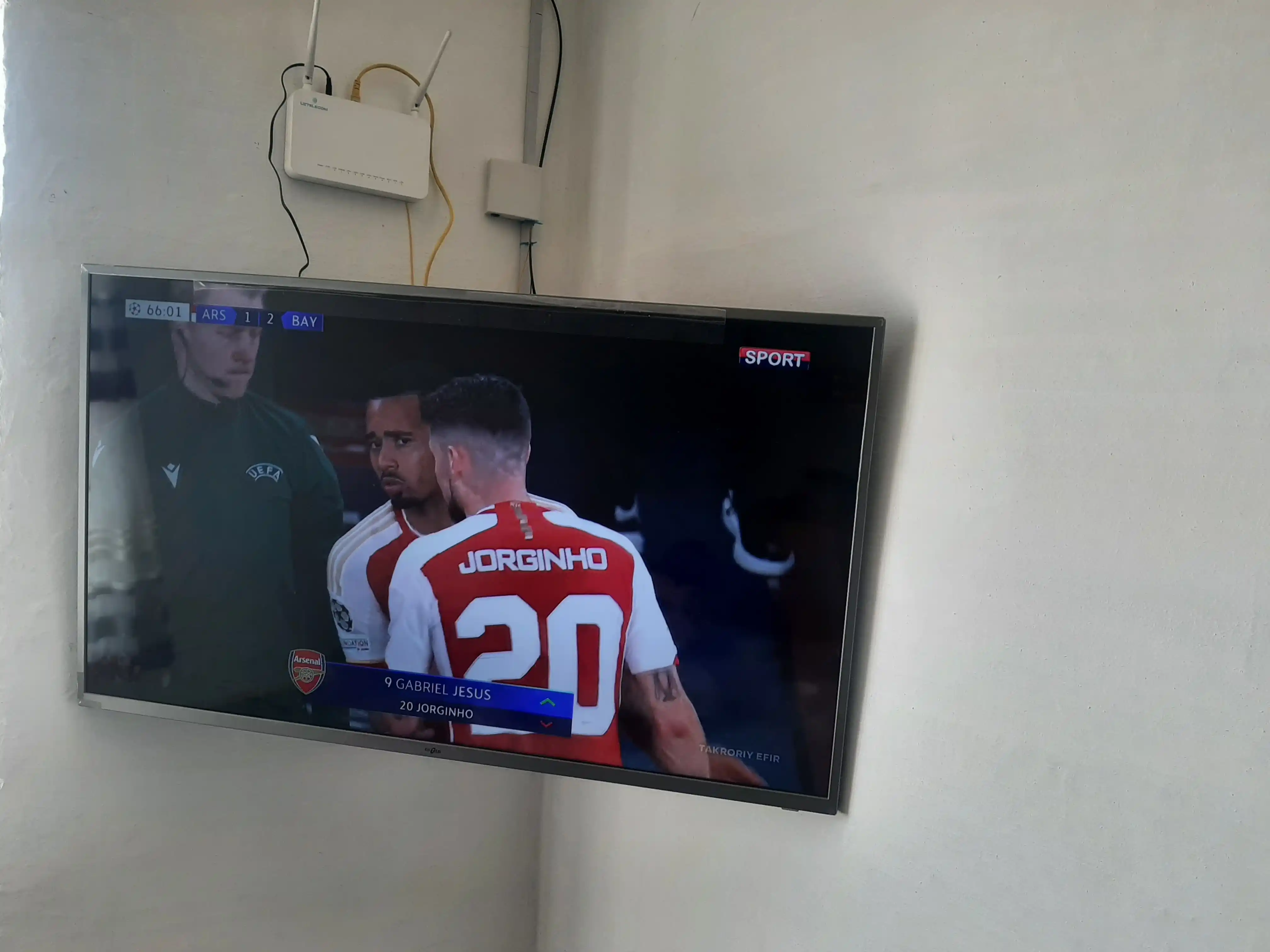 ZENO P-500, 32-70 dyuymli kronshteyn, televizor va monitor uchun taglik