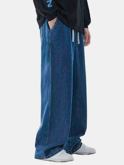 Kop erkaklar bir mushukchaga kiradi