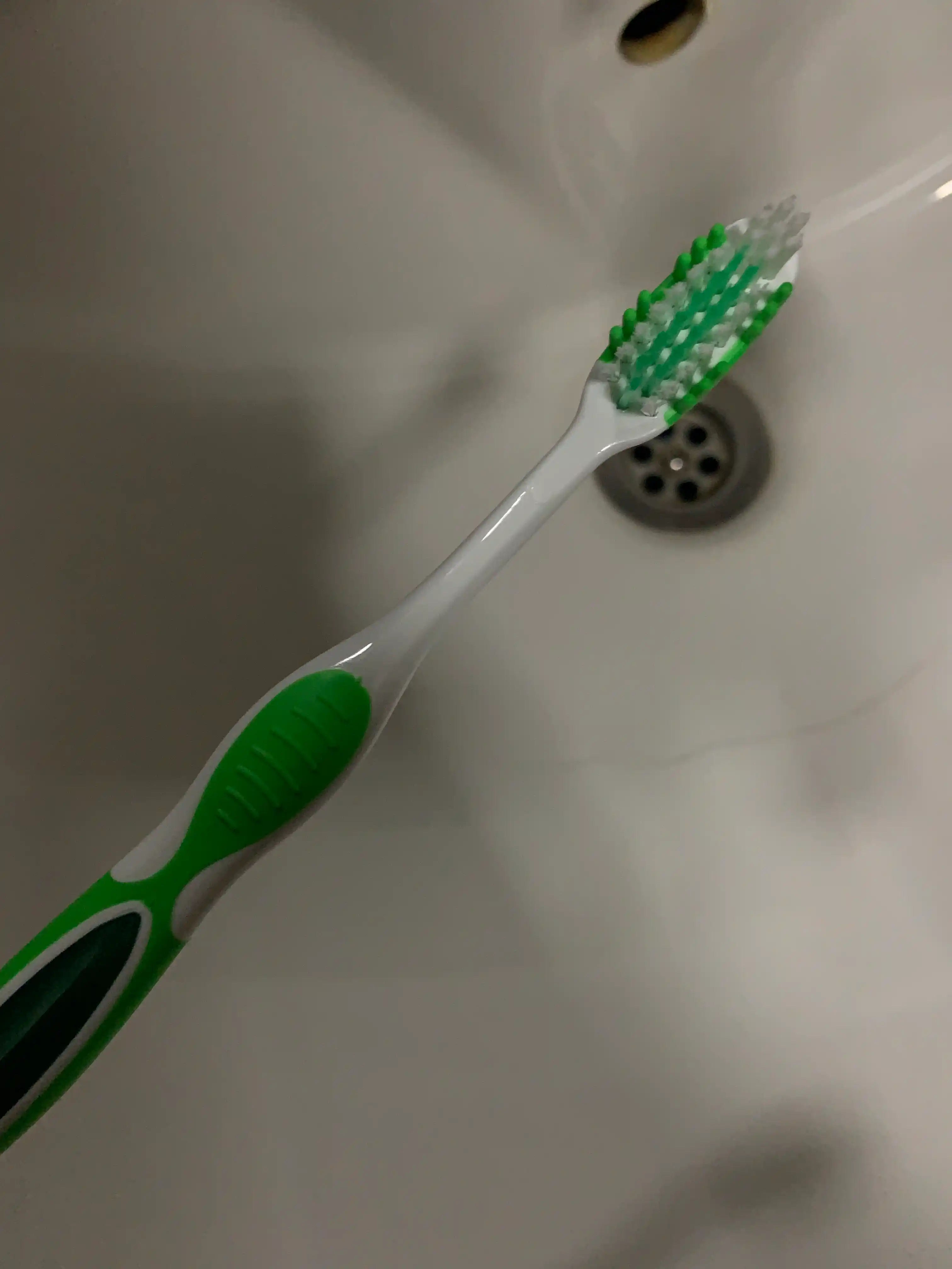 Fresh&White MASSAGER tish cho'tkasi, o'rtacha qattiqlik, Belorussiya