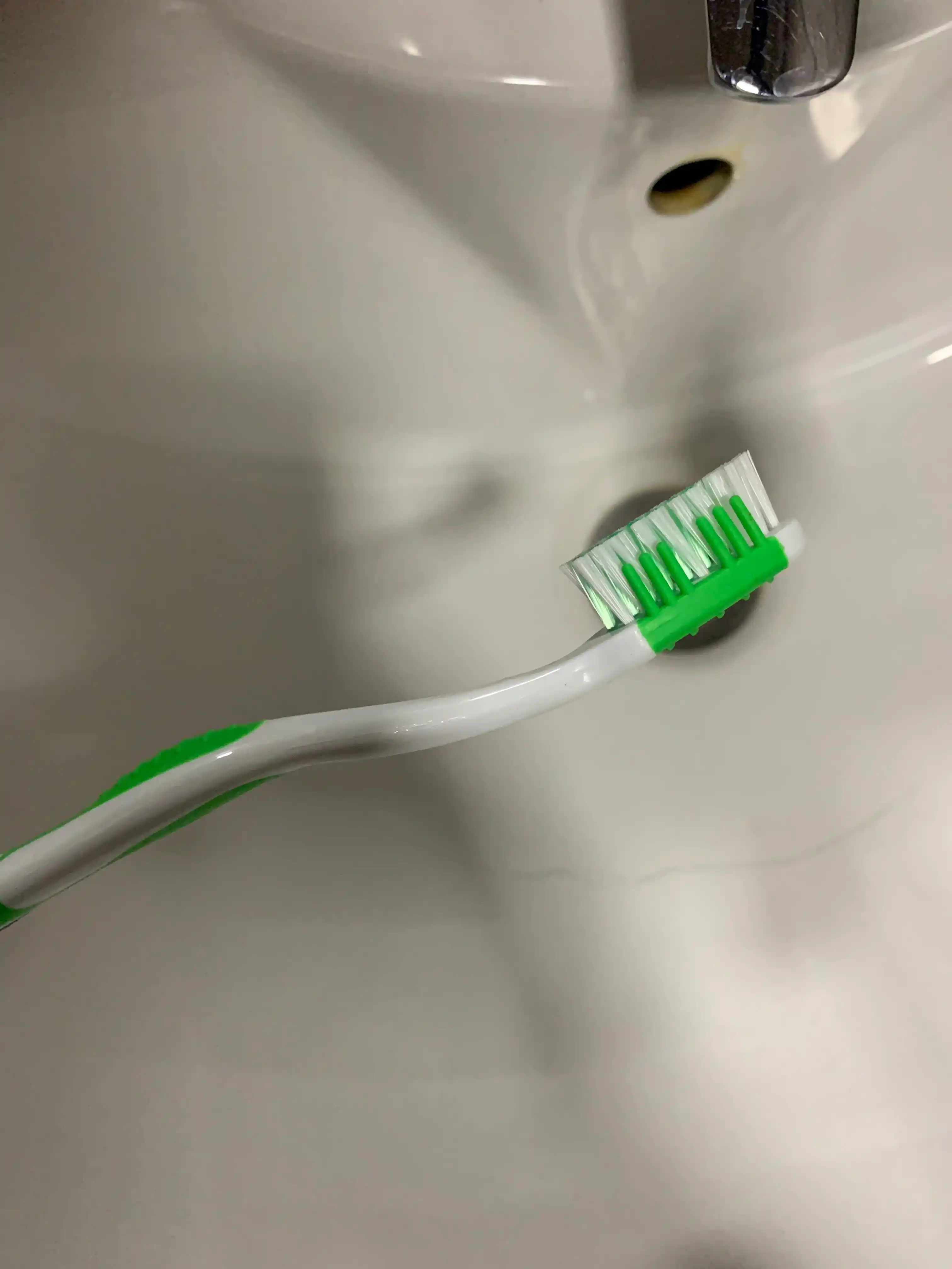 Fresh&White MASSAGER tish cho'tkasi, o'rtacha qattiqlik, Belorussiya