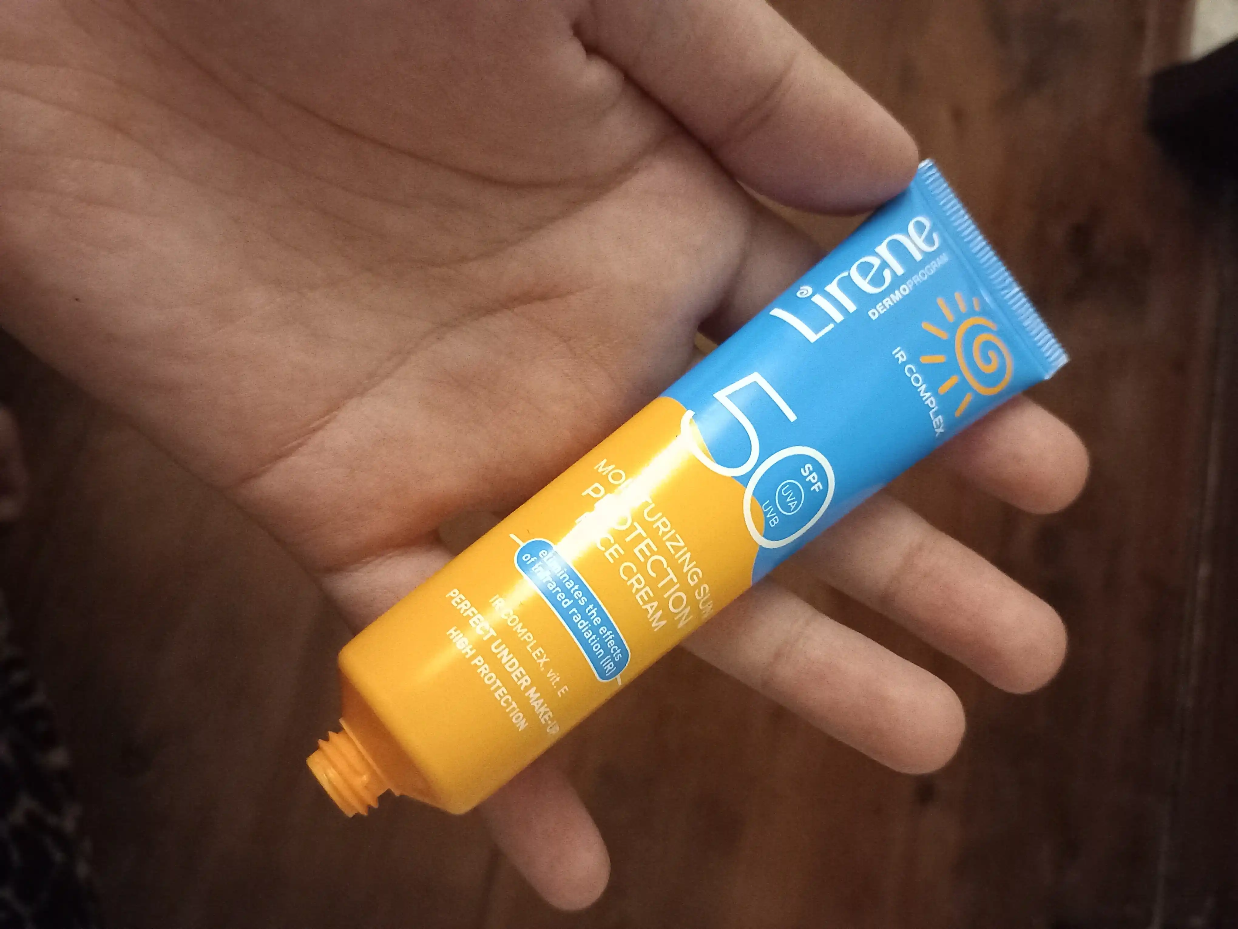 Yuz uchun quyoshdan himoya qiluvchi krem Lirene SPF 50+ UVA Max, 40 ml