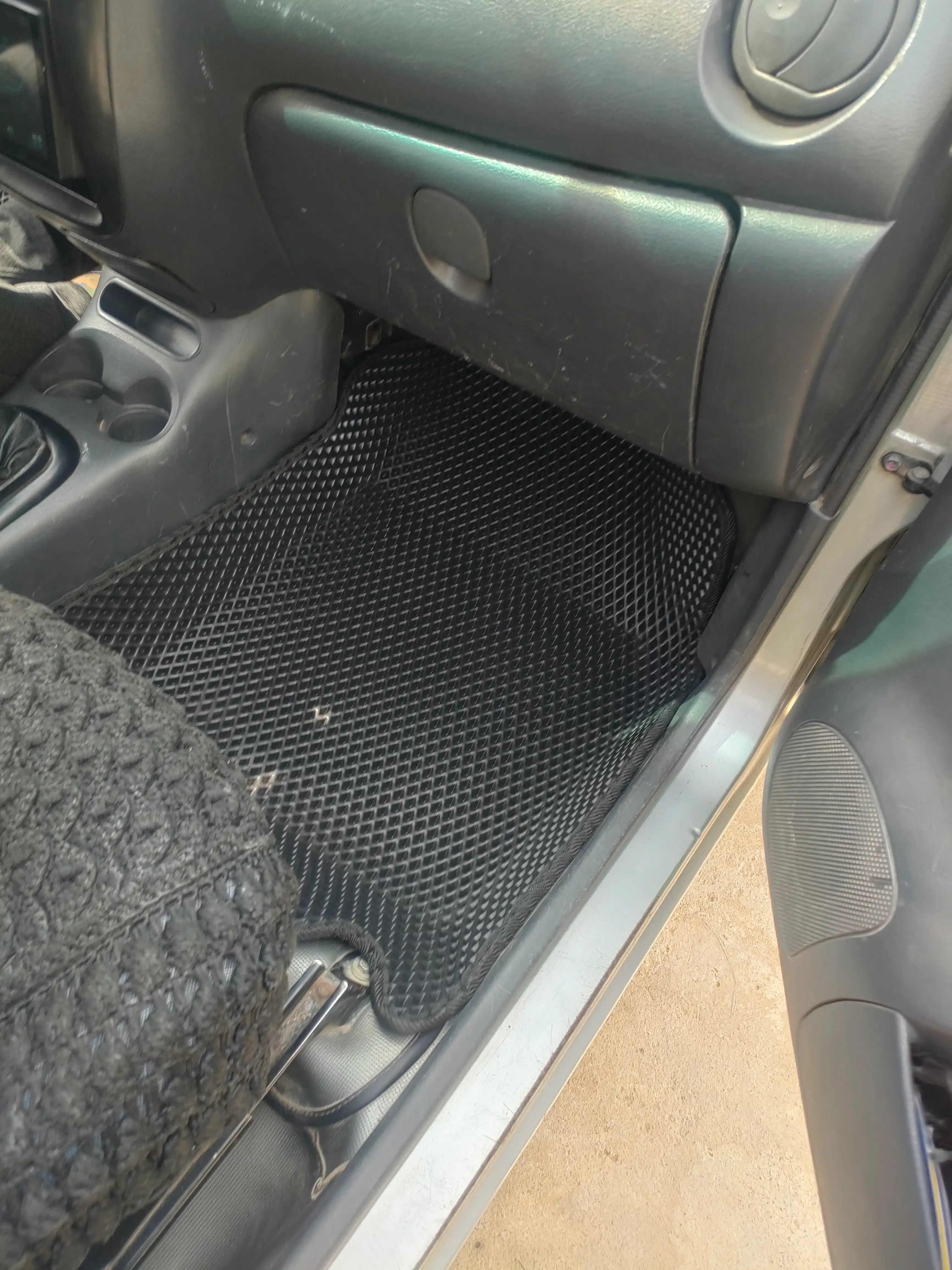 EVA gilamchalari kovrik polik yon tomoni bilan-Spark, Lacetti, Gentra, Tracker, Nexia