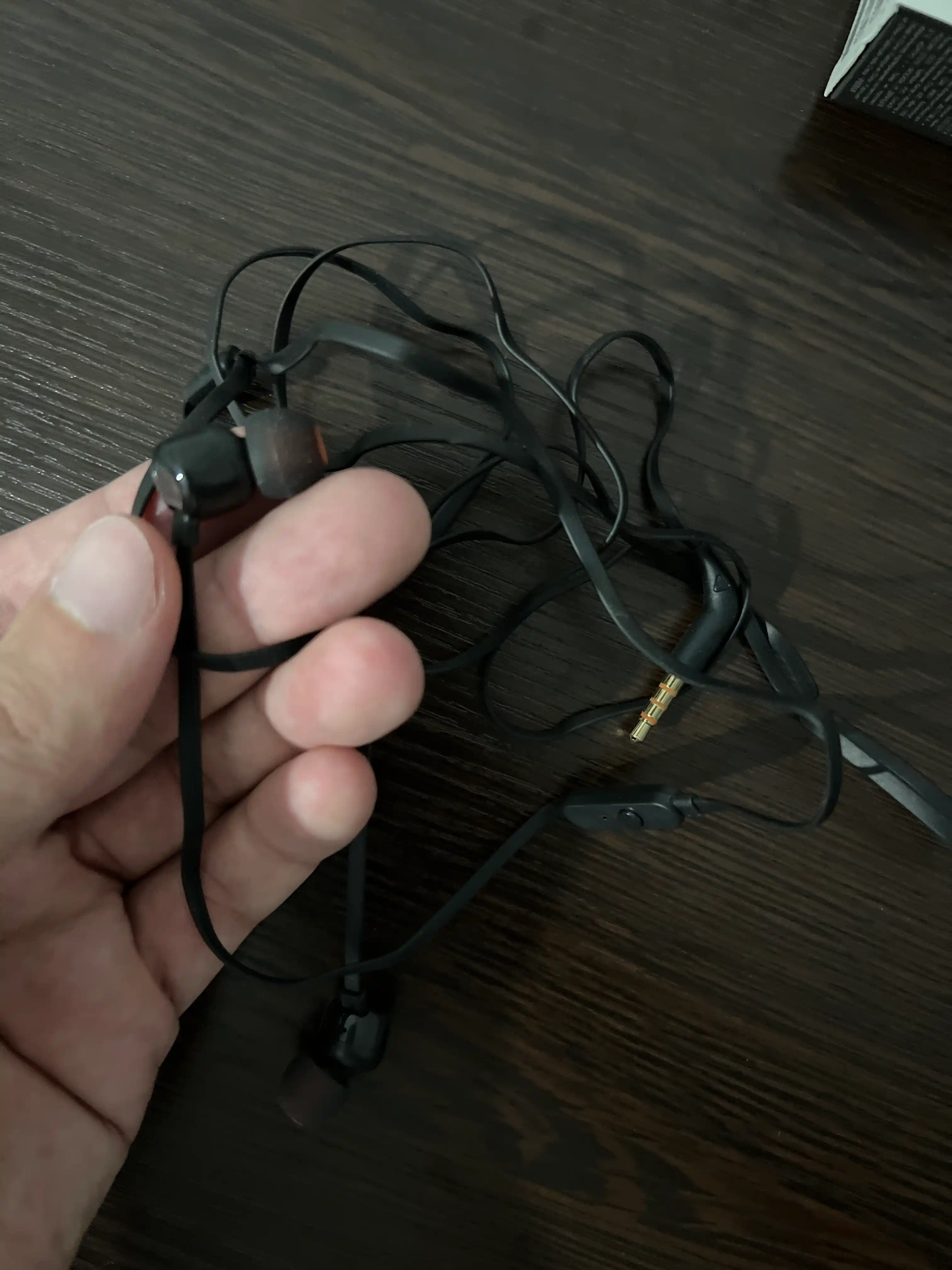 Simli quloqchinlar JBL Tune 110