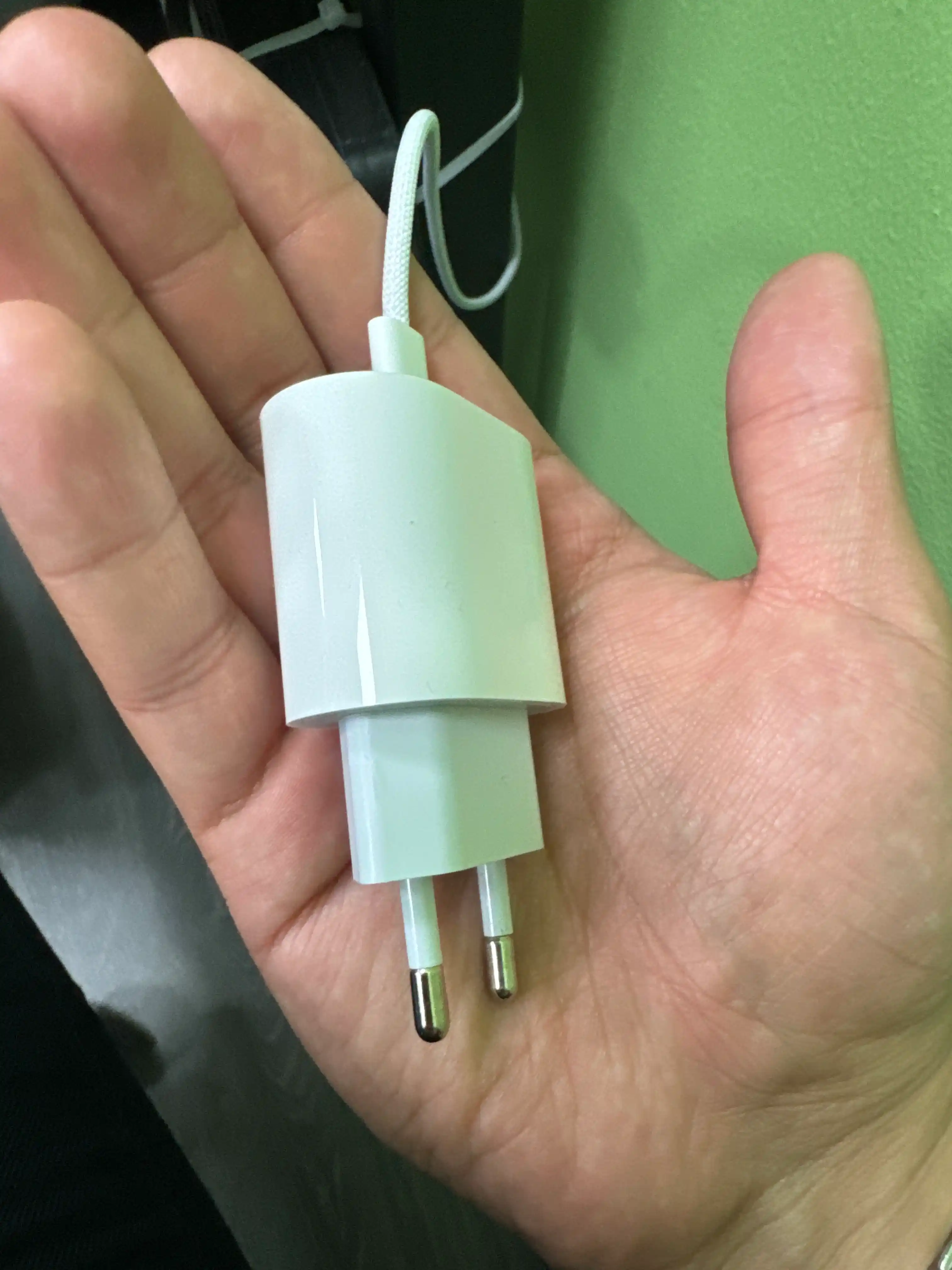 Apple USB-C 20W Power Adapter, блок питания для зарядки iPhone iPad iPod touch