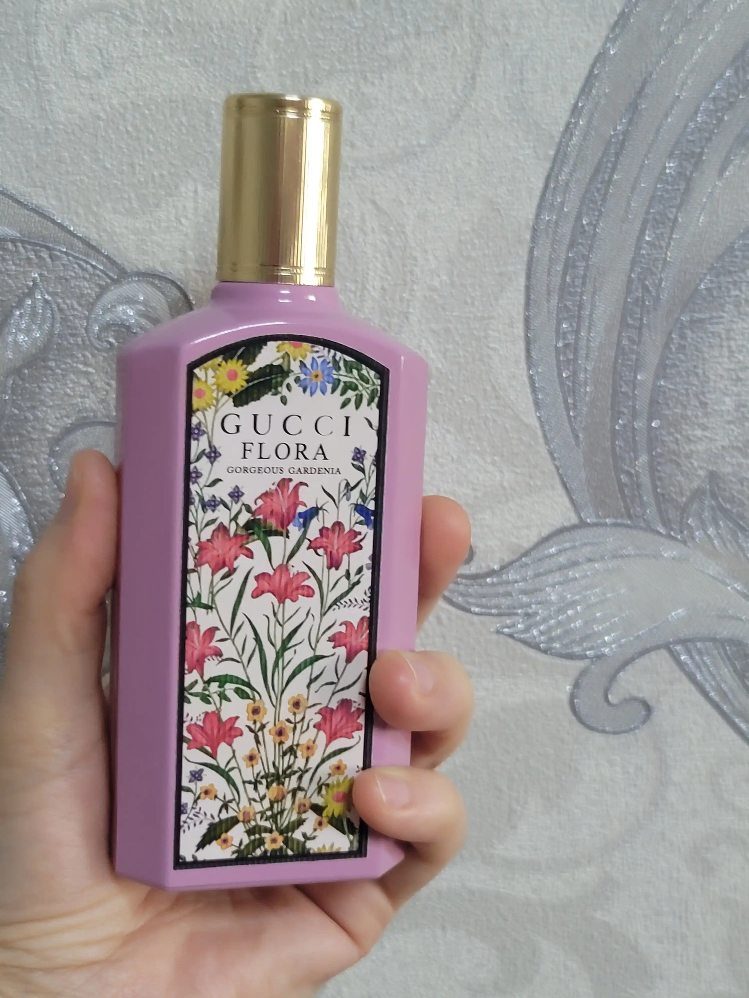 Parfyumlangan suv Flora Gorgeus Gardenia nafis gullar atiri, 100 ml