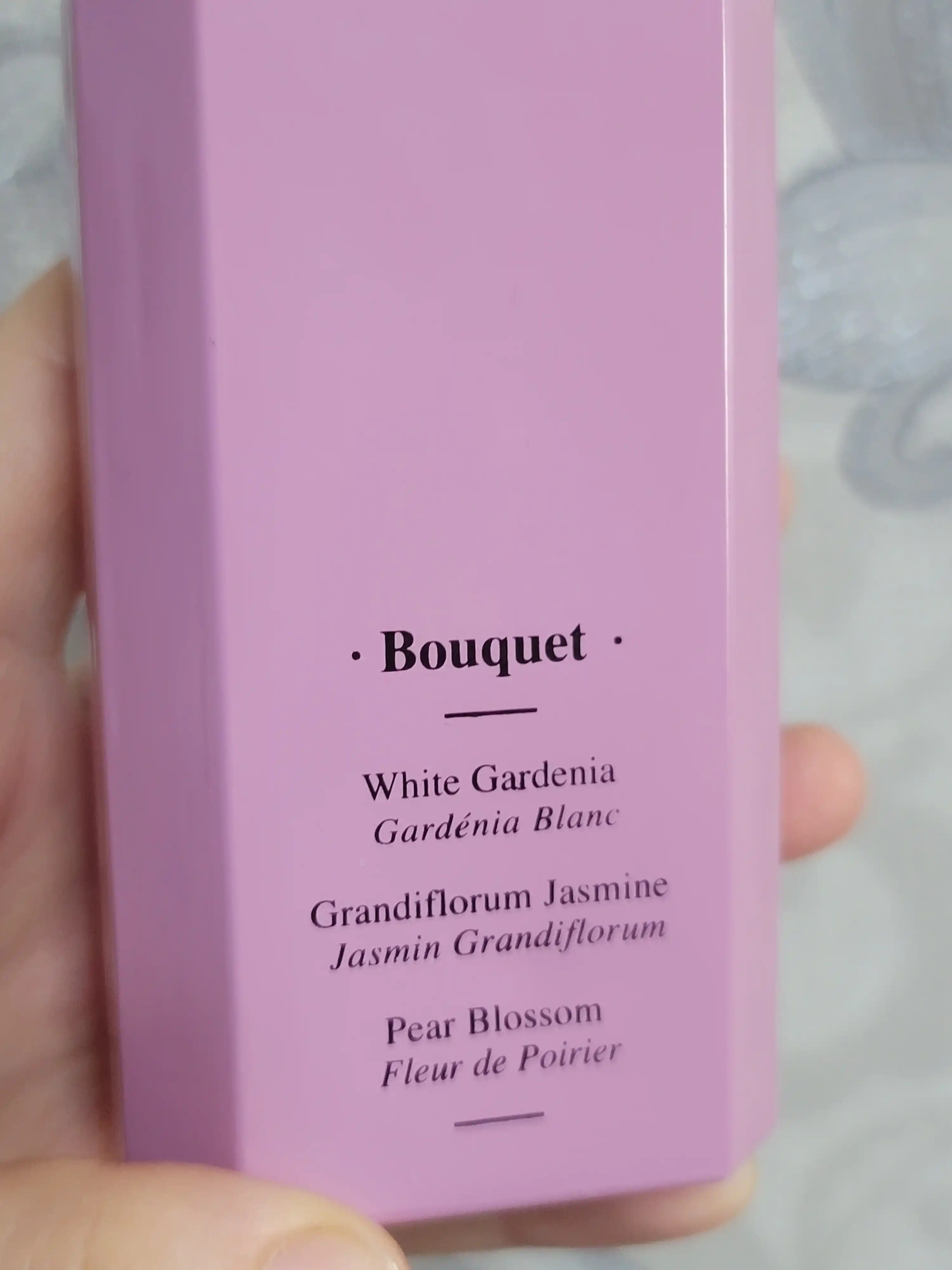 Parfyumlangan suv Flora Gorgeus Gardenia nafis gullar atiri, 100 ml