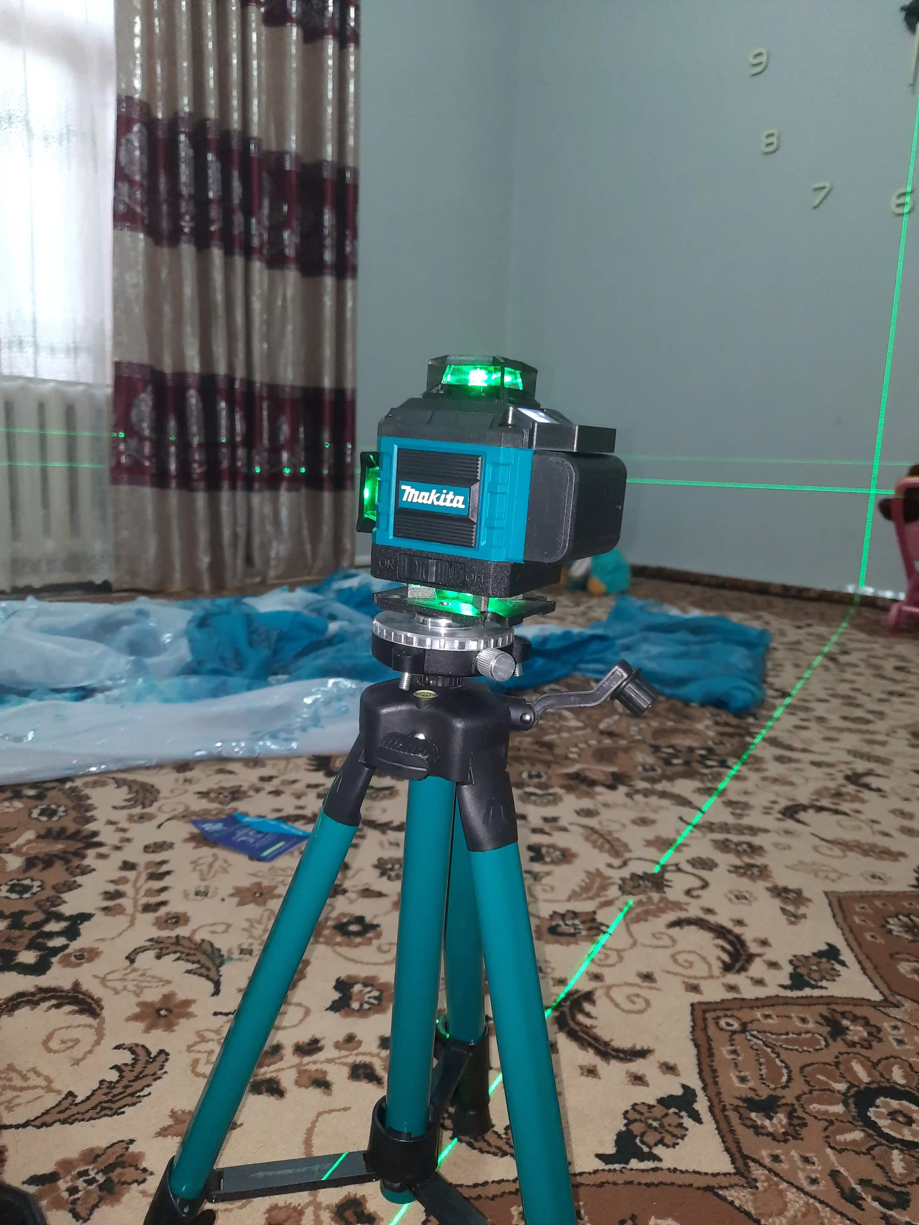 Лазерный уровень 4D, с штативом, 16 линий