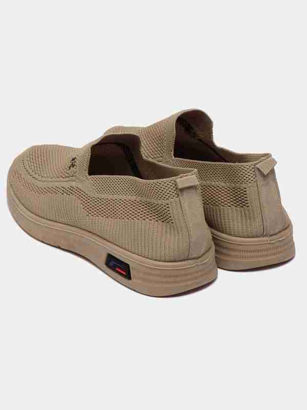 Oyoq kiyimlari hikoyasini yalang Oyoq kiyimlari hikoyasini yalang