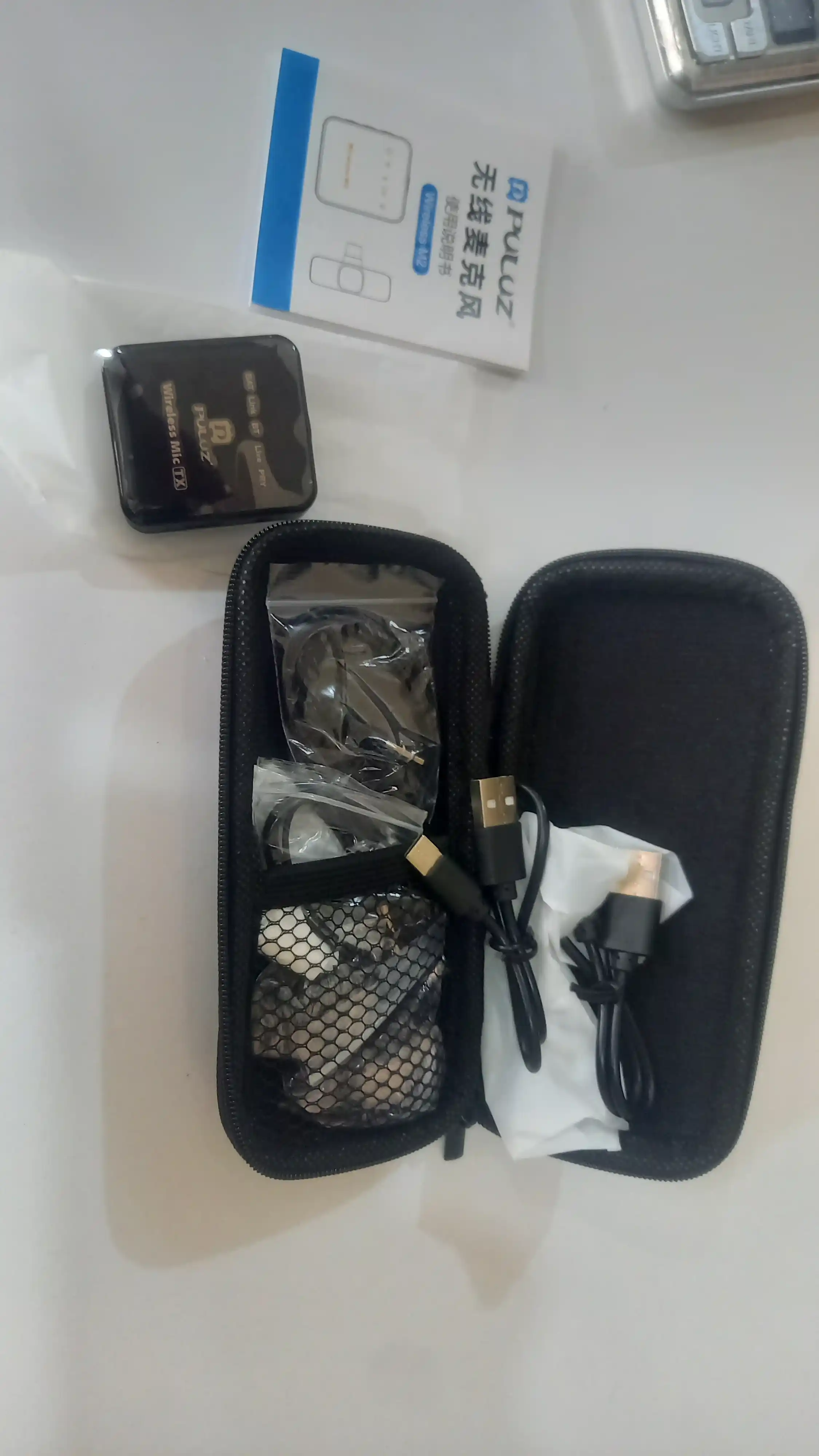 Puluz PU647 simsiz mikrofon tizimi 1 qabul qilgich va 2 transmitter bilan Type C va iPhone