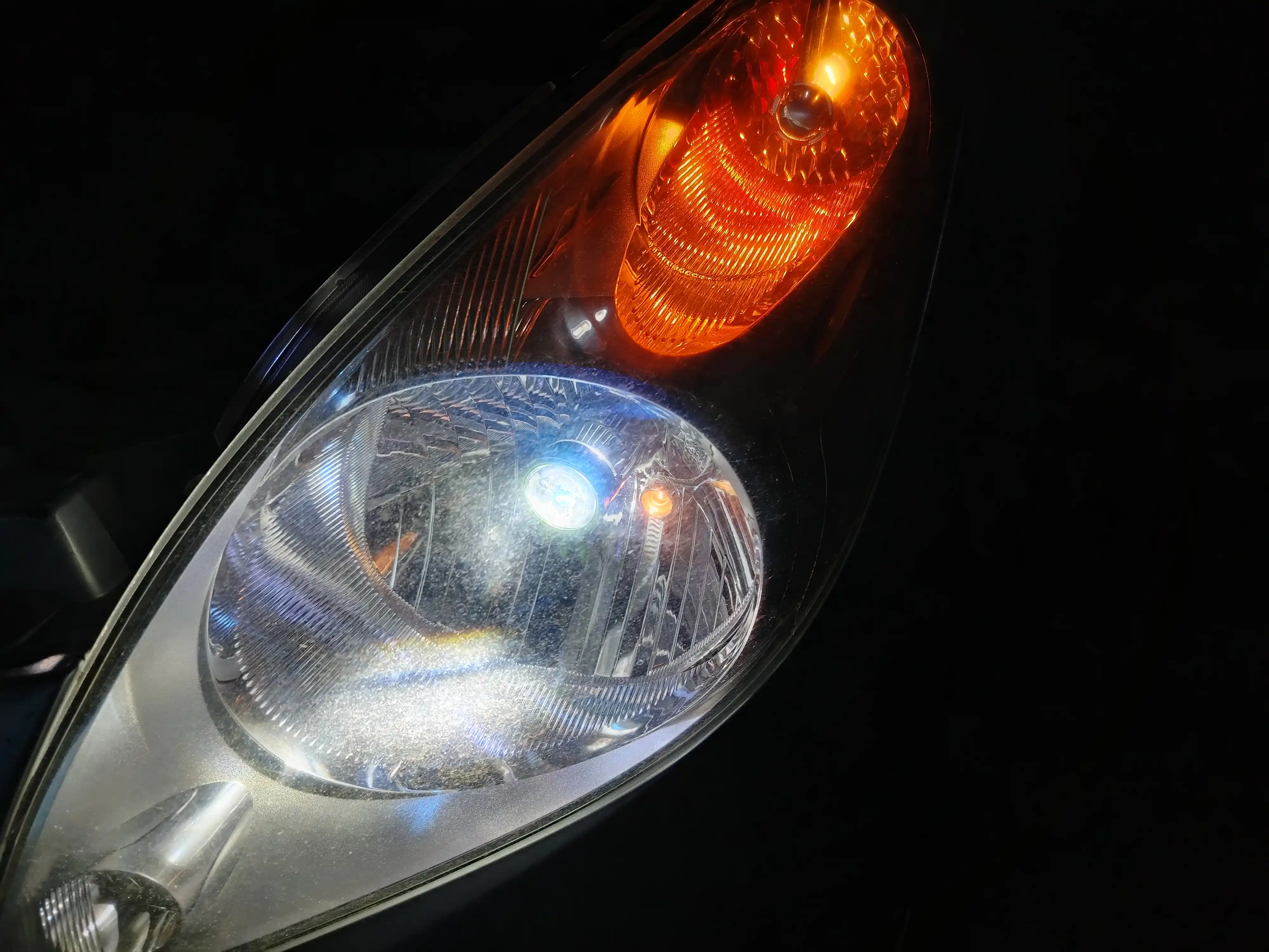 Y7 va Y6 LED lampalar, H4 Oq linzali, аvtomobilingiz uzoqni va yaqinni yorituvchi chiroq