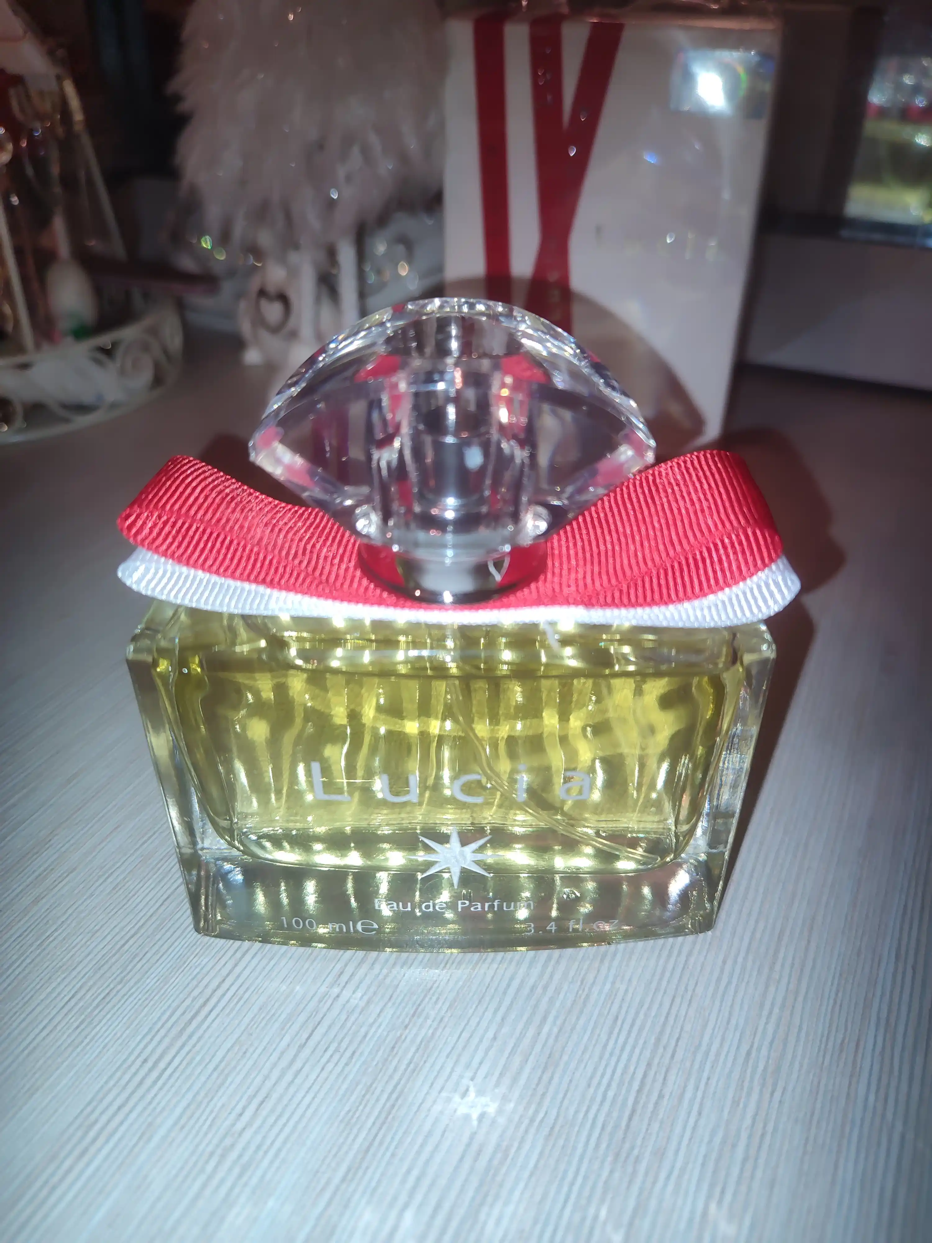 Lucia ayollar uchun parfyum suvi, 100 ml
