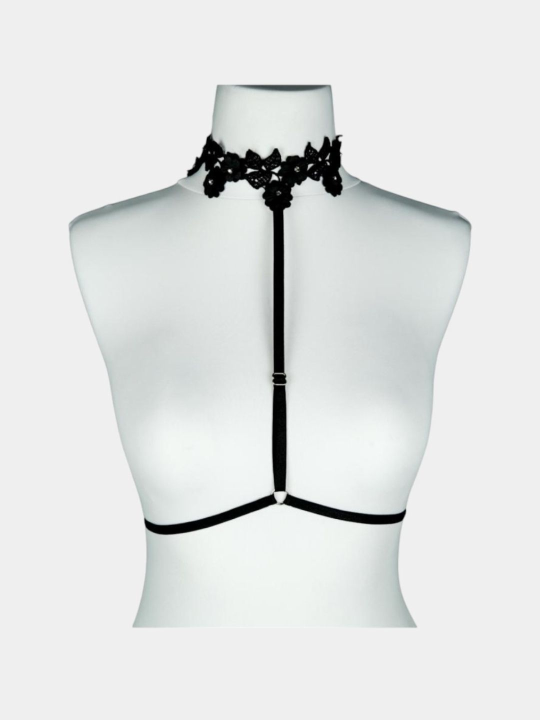 Shox kokrakli gozallar qollarini qinlariga yopishtiradilar va mushtlashdan orgazm oladilar Surat voyaga yetganida tugallandi