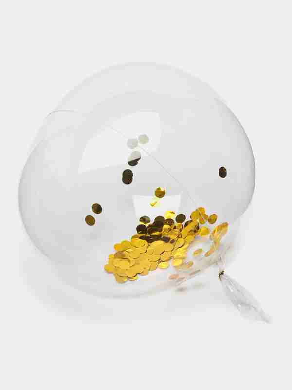 Yubkalardagi yalangoch blondalarning fotosuratlari