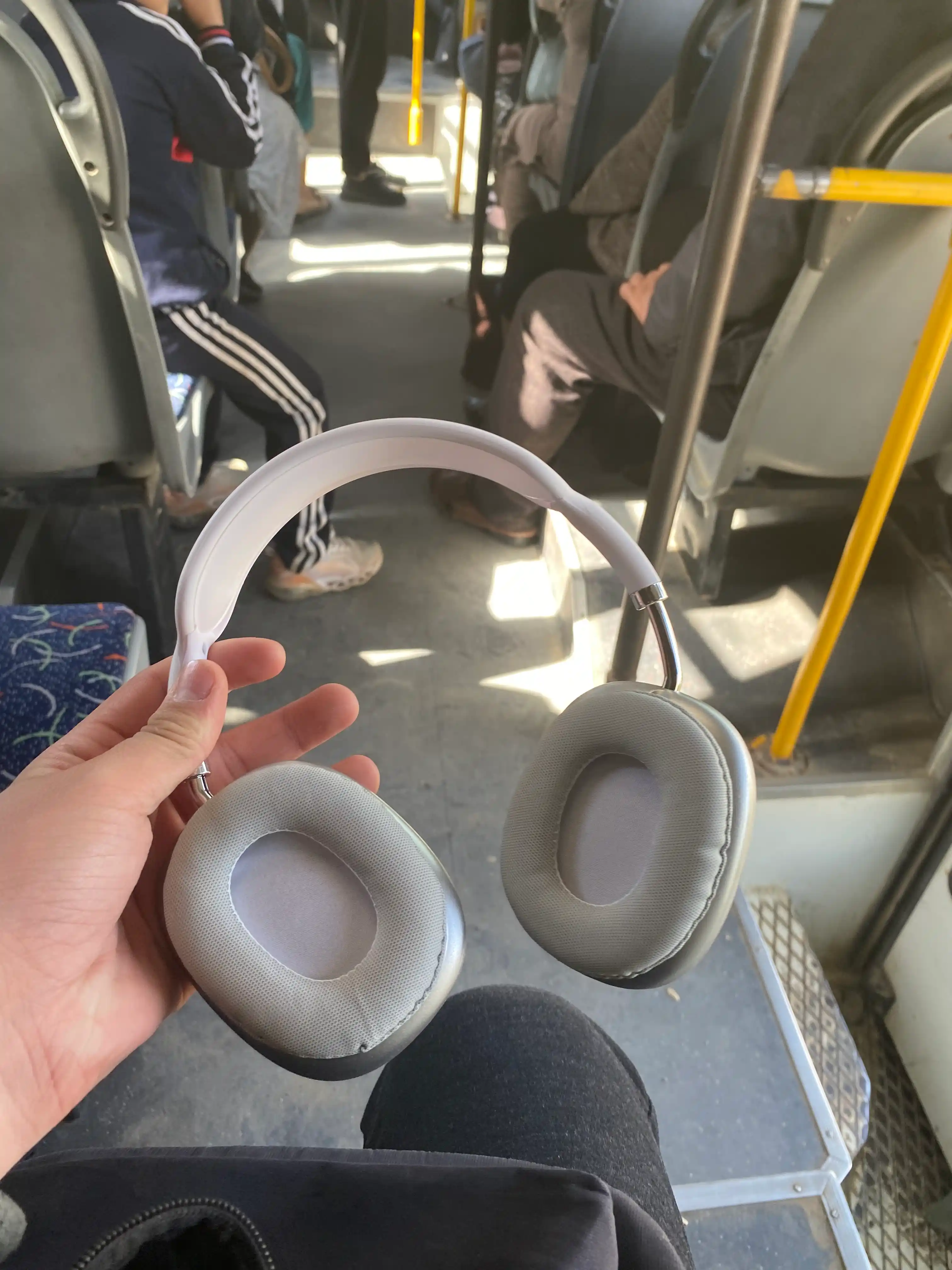 Simsiz quloqchinlar P9 Bluetooth, xotira kartasi SD va mikrofon qo'llab-quvatlaydi