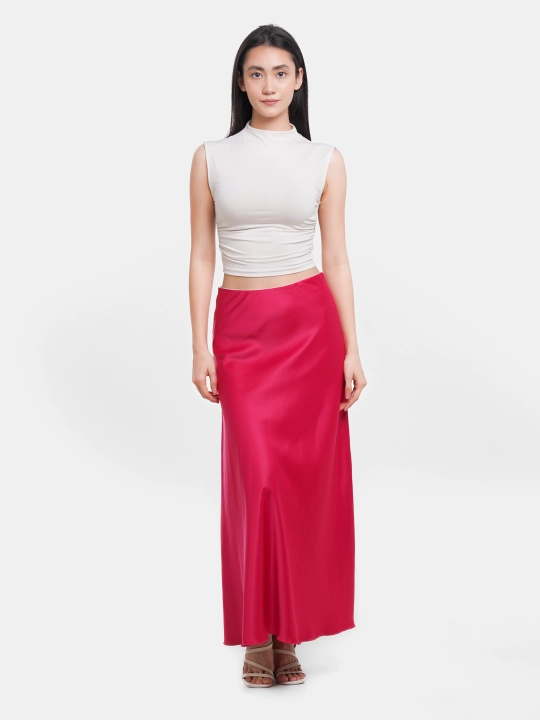 Yubka kamar bilan zamonaviy ko'rinish uchun yuqori belli oqlangan atlas maxi A-line yubka