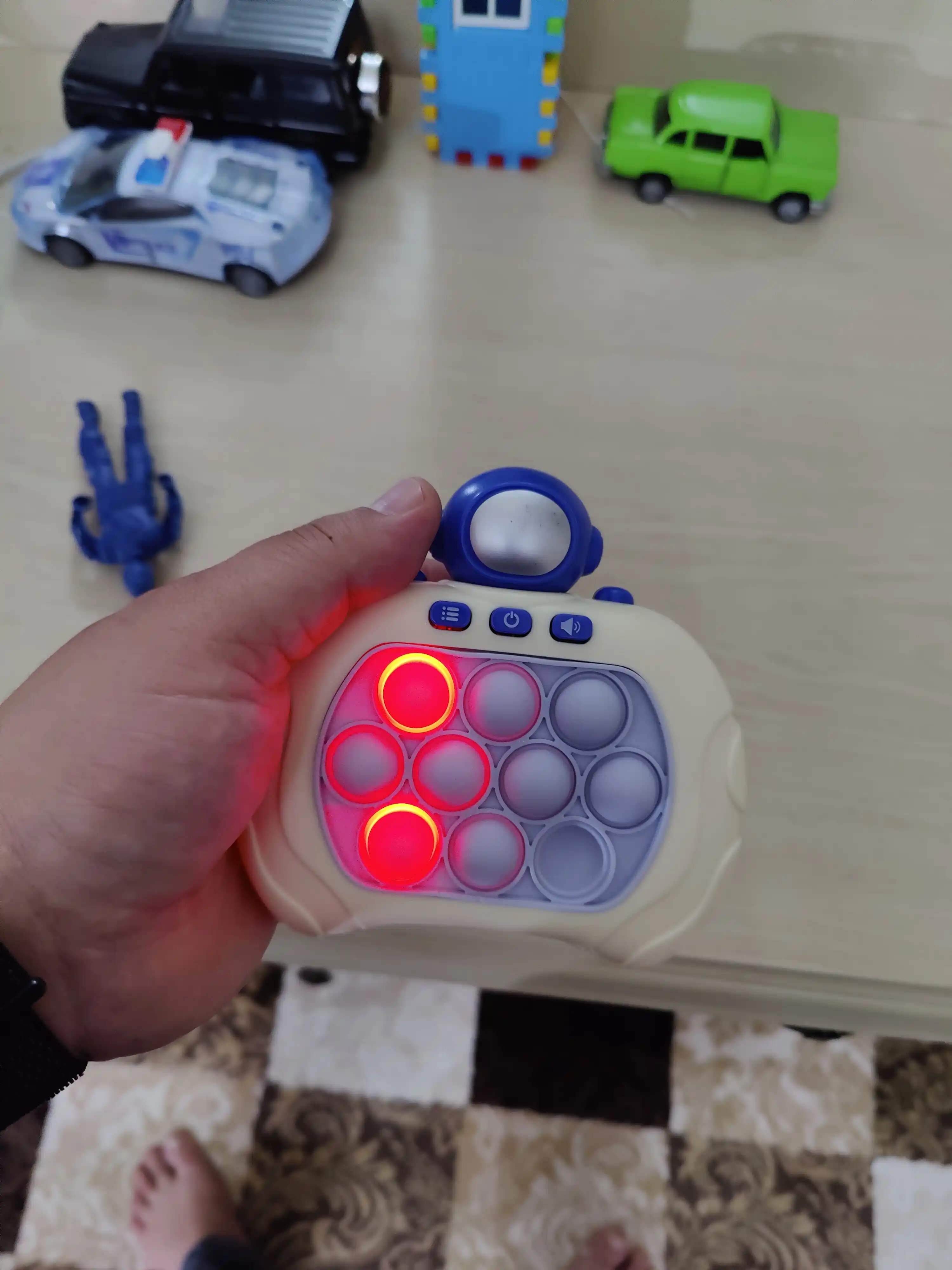 Batareya bilan ishlaydigan Pop it elektron, anti-stress o'yinchoq