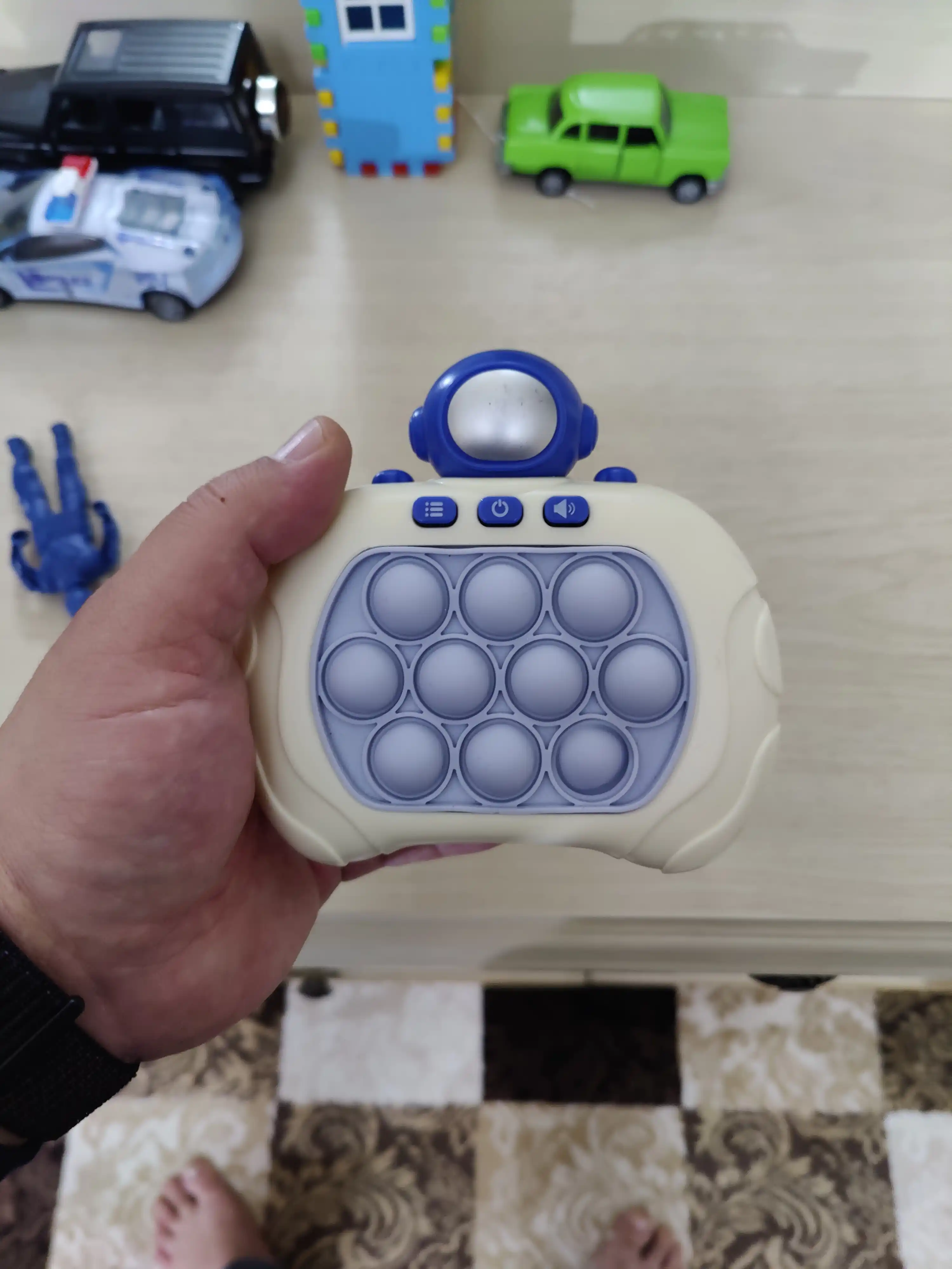 Batareya bilan ishlaydigan Pop it elektron, anti-stress o'yinchoq