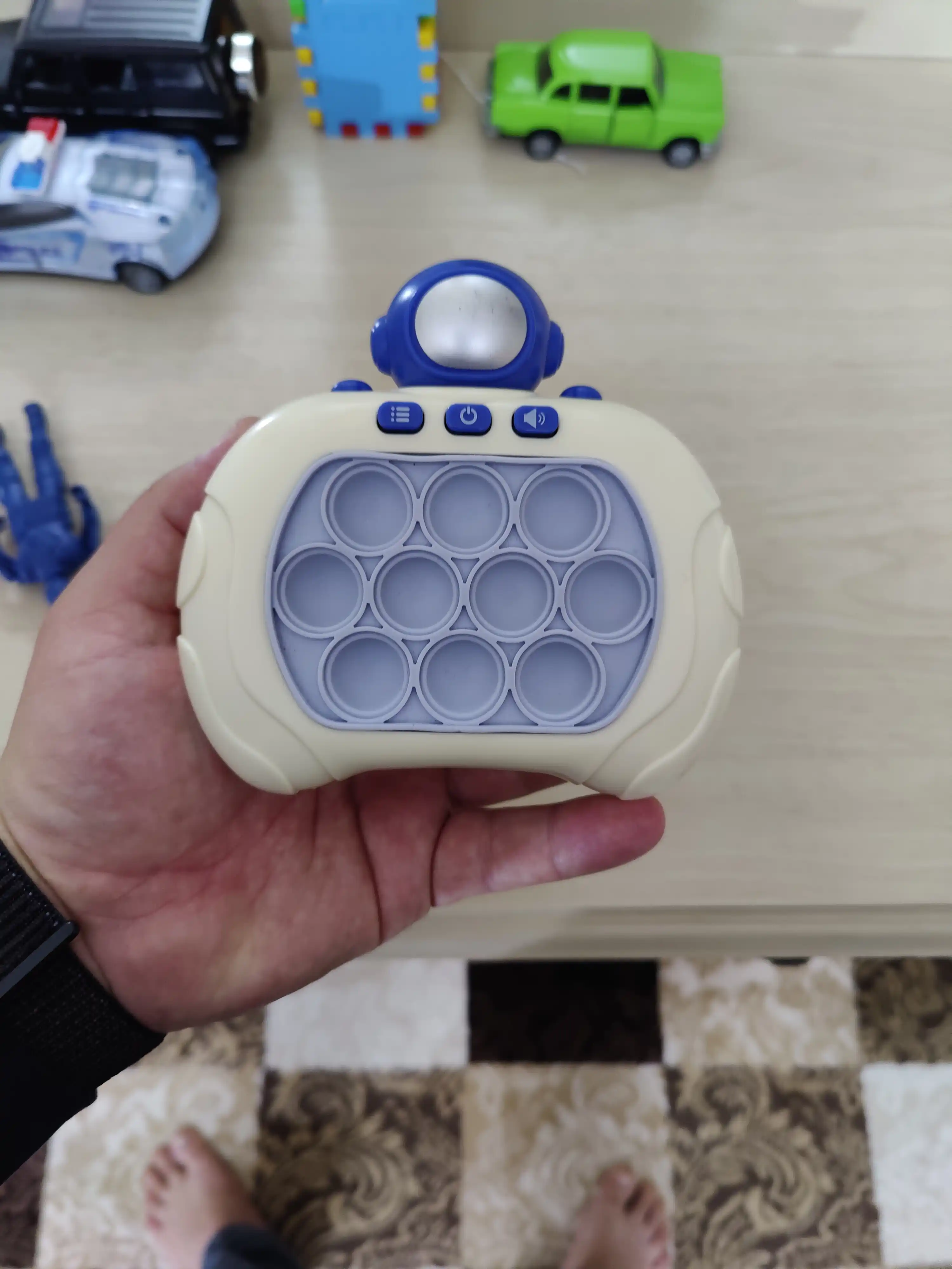 Batareya bilan ishlaydigan Pop it elektron, anti-stress o'yinchoq