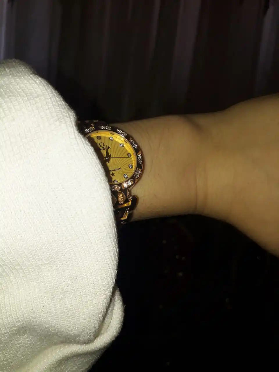 Ayollar qo'l soati, Omega, Guess