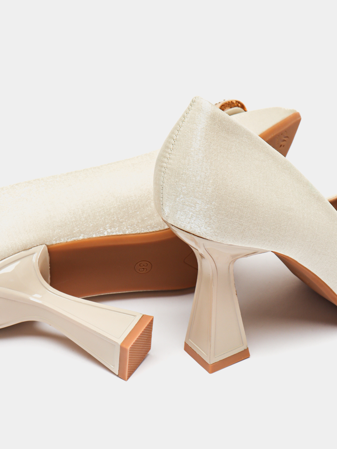 Porno video: Ona va qizi ogli va uning dostlarini sikish Otalarning qizlari bilan jinsiy aloqa qilishlarini tomosha qiling