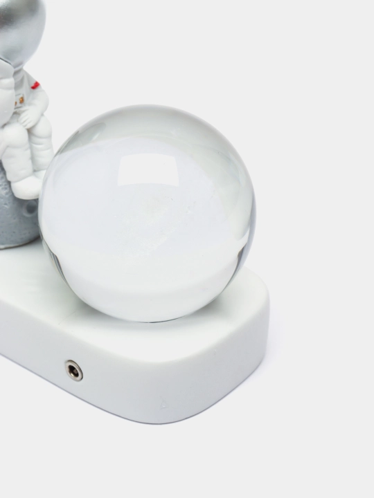 Ночник "Космонавт и хрустальный шар", USB