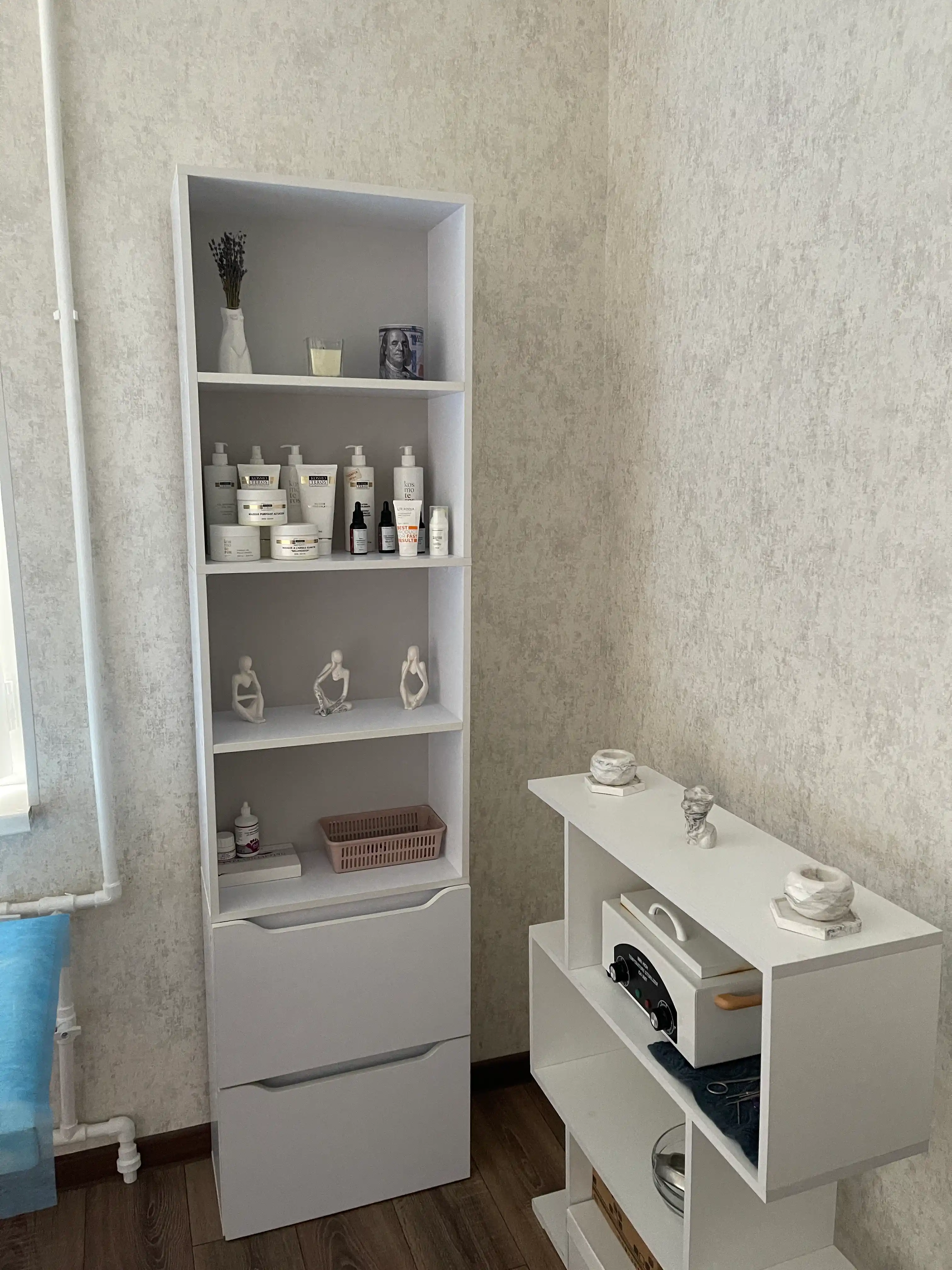 Yog‘och, pol, kitoblar va o‘yinchoqlar uchun javon, Archia