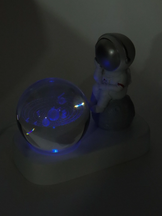 Ночник "Космонавт и хрустальный шар", USB