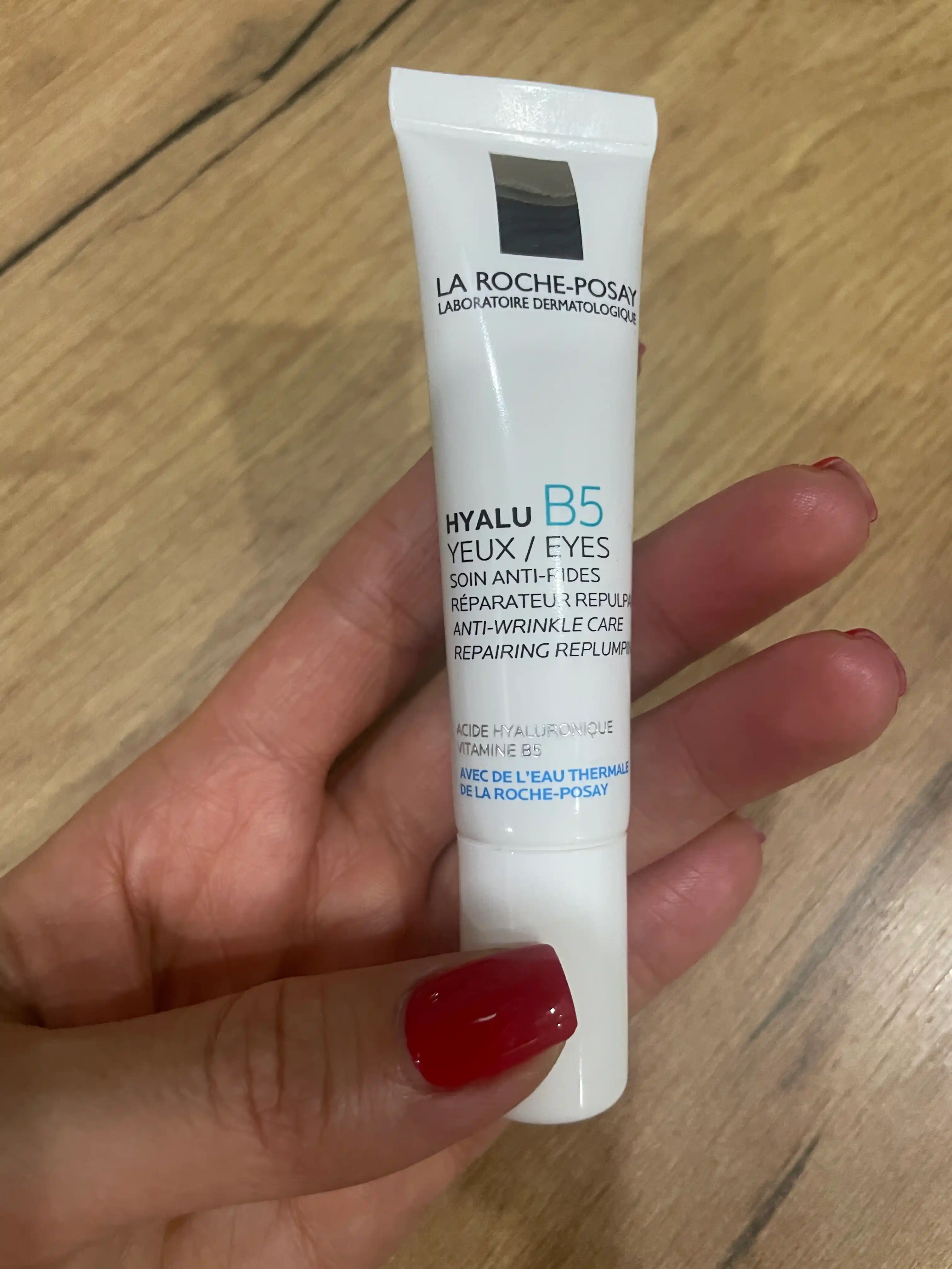Ko'z konturini parvarish qilish LA ROCHE-POSAY HYALU B5 , ajinlar va charchoq belgilariga qarshi, 15 ml