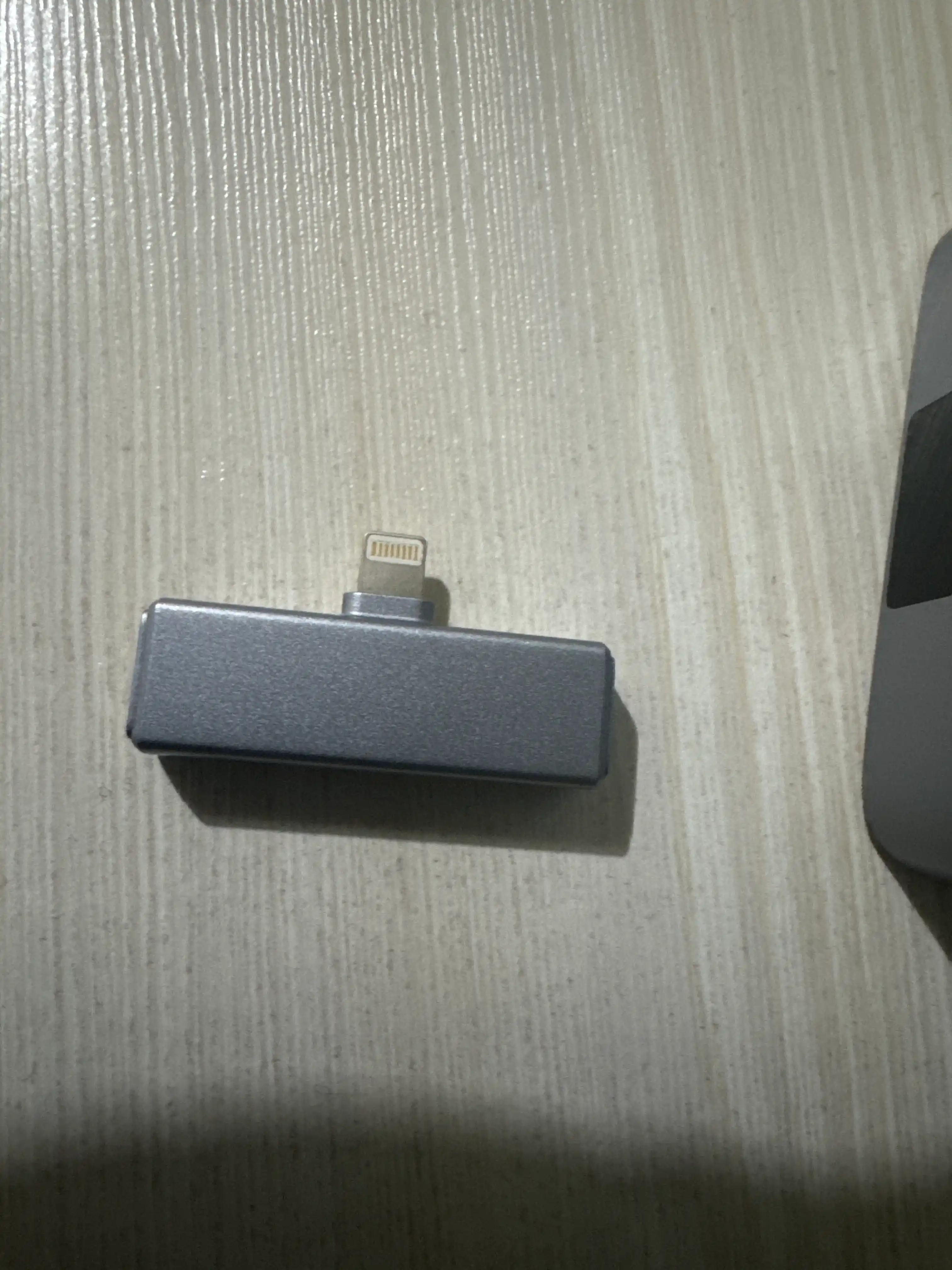 Simsiz mikrofoni telefon uchun, Type-C, Lightning, displeyli zaryadlash qutisi bilan