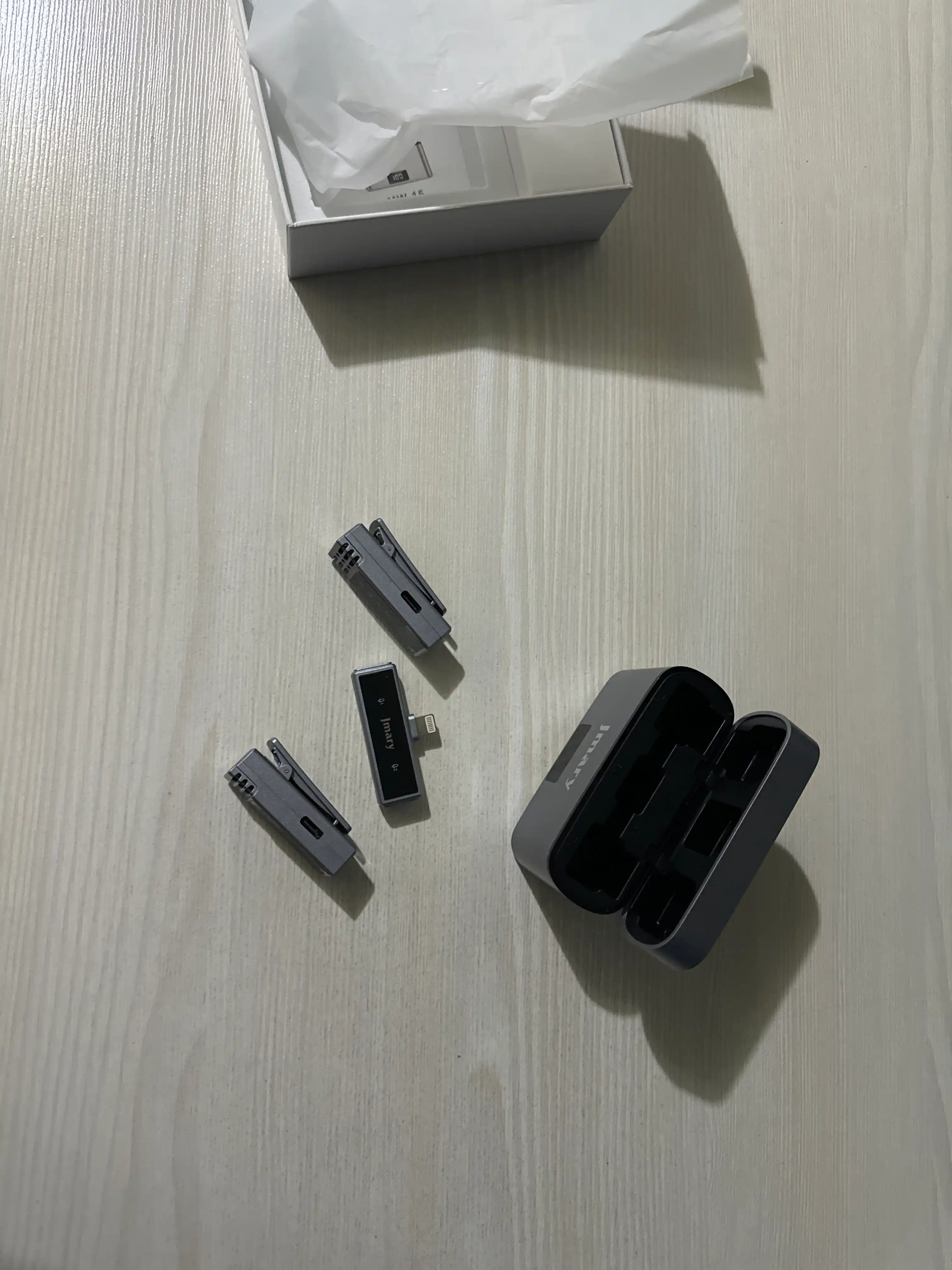 Simsiz mikrofoni telefon uchun, Type-C, Lightning, displeyli zaryadlash qutisi bilan