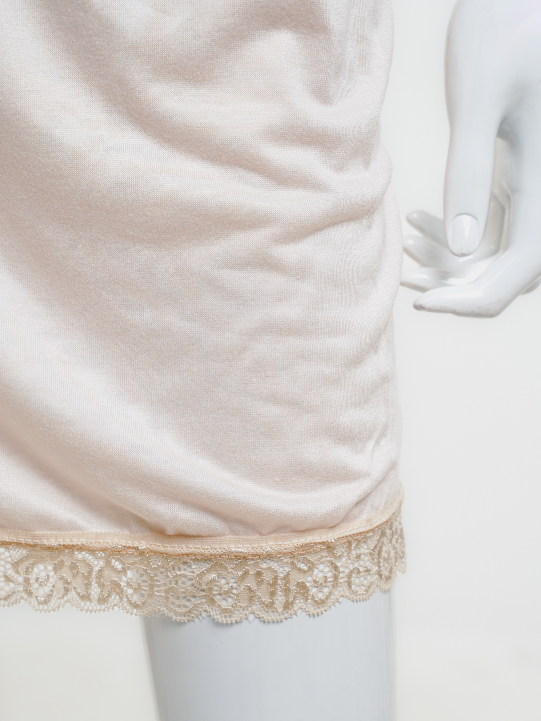 Ayollar mushuklaridagi ulkan narsalar Loli qizni sikdi