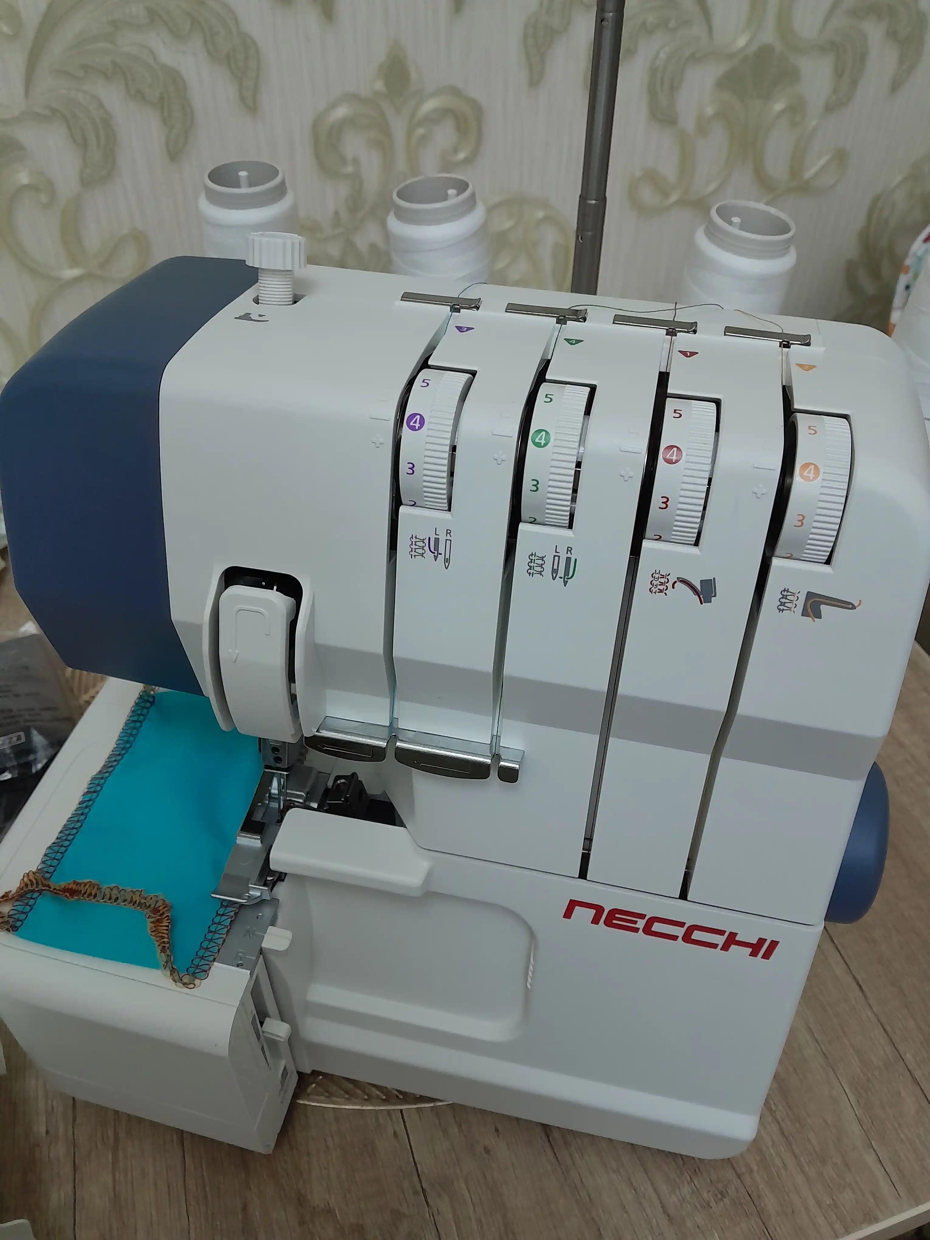 Оверлок Necchi NL11C 4554D, 1300 строчек в минуту