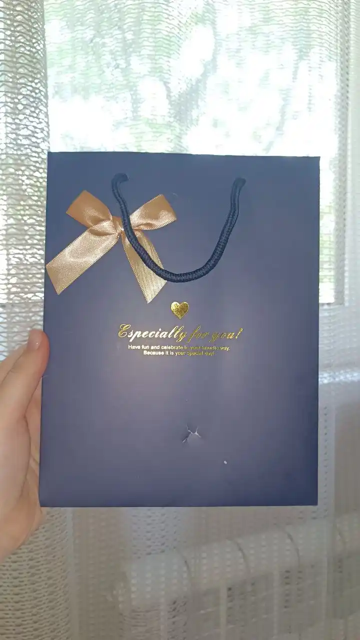 Sovg'a paketlari 18x23 sm. Qalin qog'oz har kuni uchun