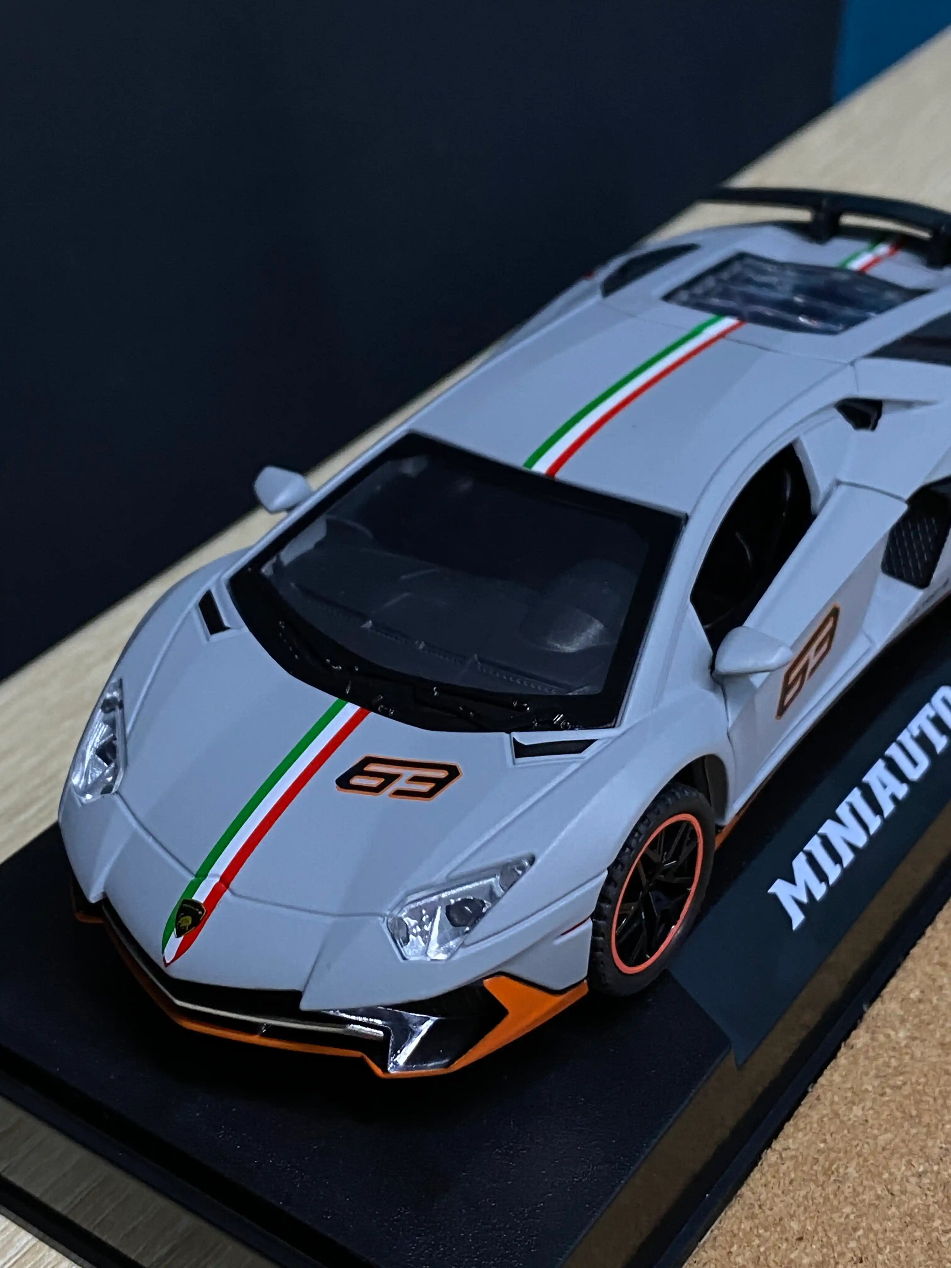 Metall mashina Lamborghini LP780 1:32