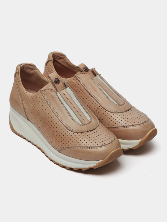 Ayollar uchun charm krossovkalar - 